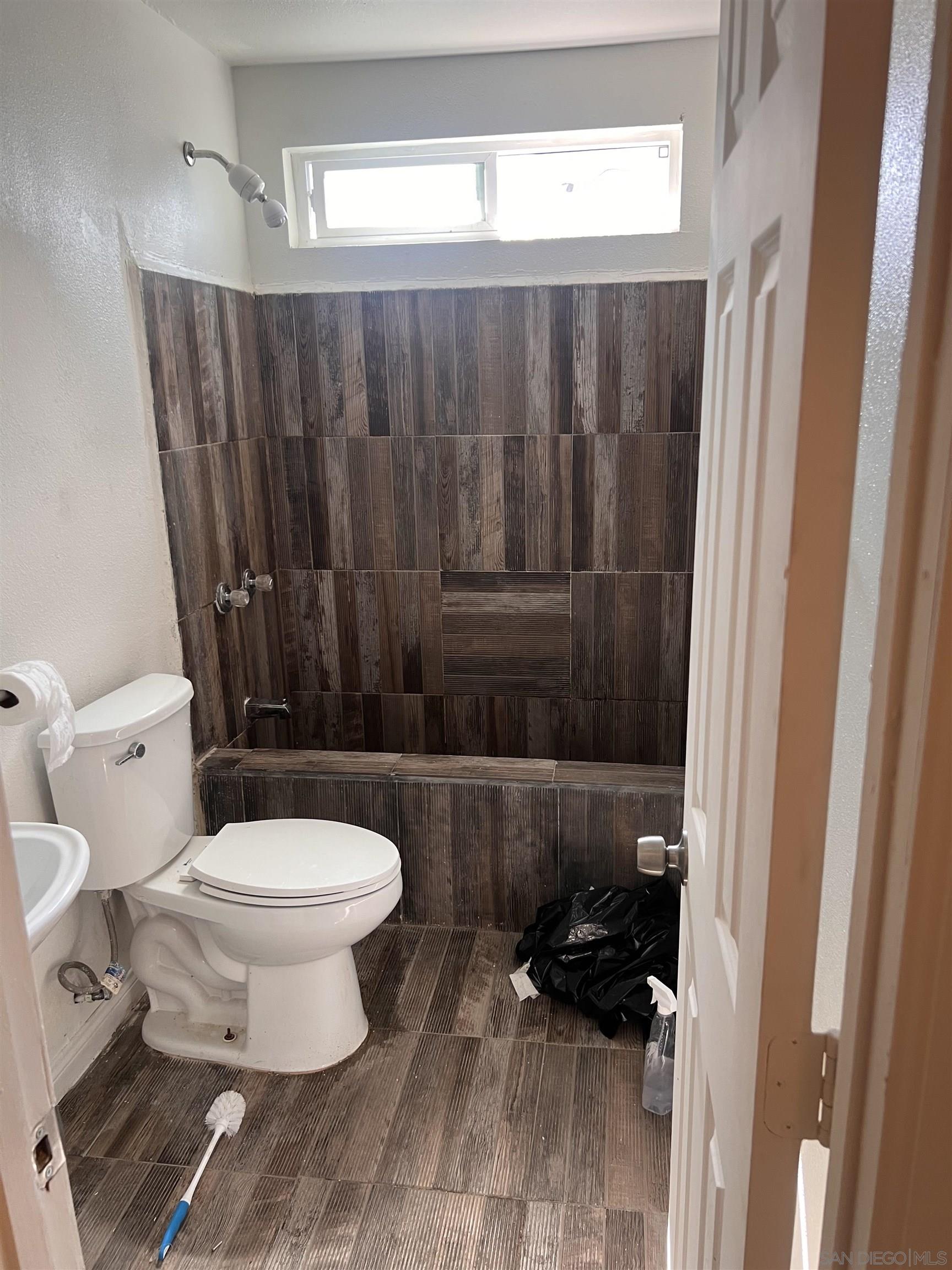 Detail Gallery Image 12 of 14 For 753  Elkelton, Spring Valley,  CA 91977 - 5 Beds | 2 Baths