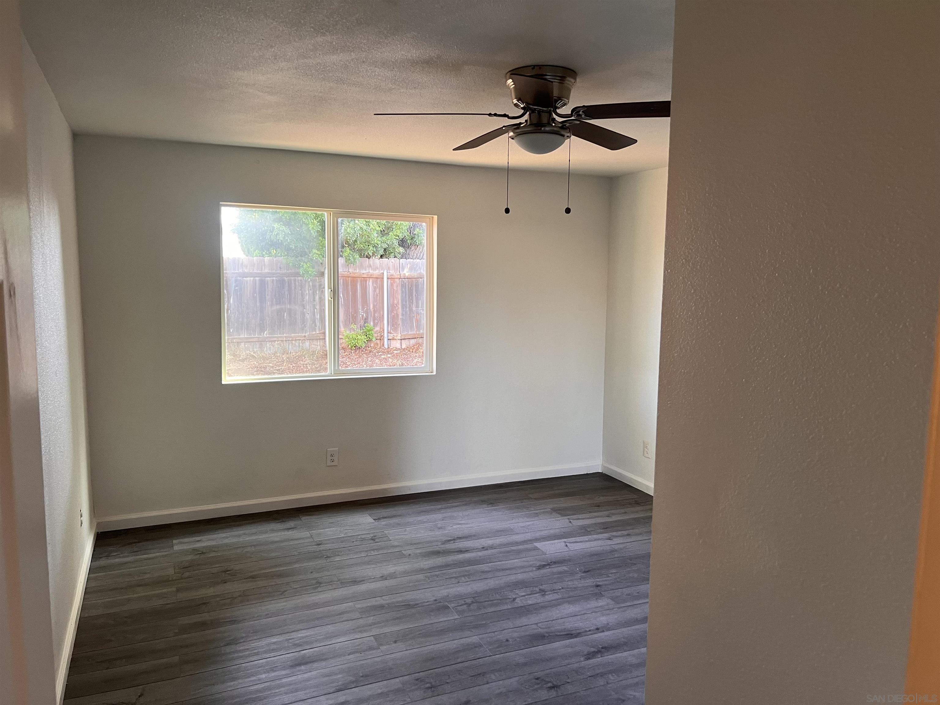 Detail Gallery Image 4 of 14 For 753  Elkelton, Spring Valley,  CA 91977 - 5 Beds | 2 Baths