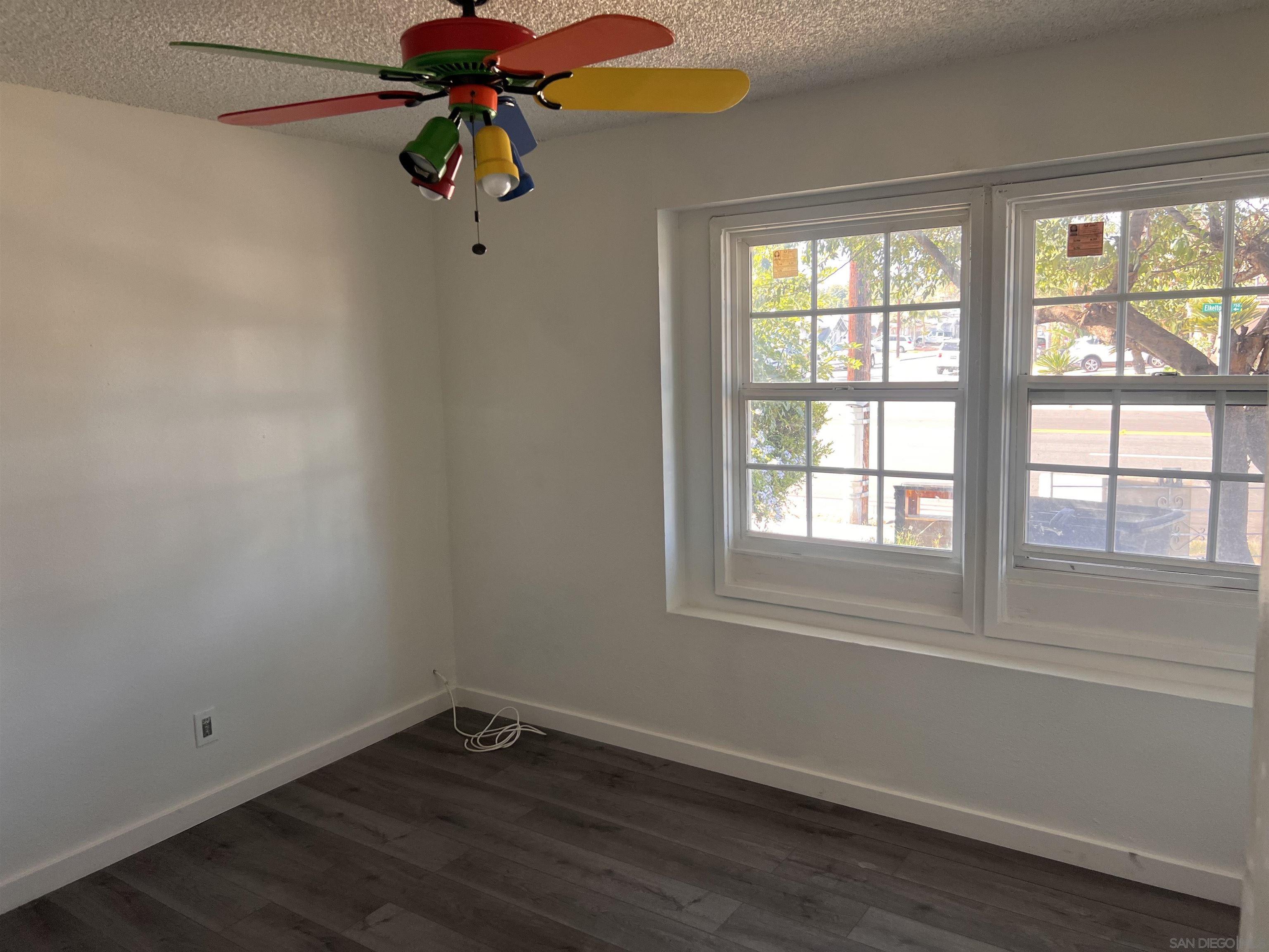 Detail Gallery Image 5 of 14 For 753  Elkelton, Spring Valley,  CA 91977 - 5 Beds | 2 Baths