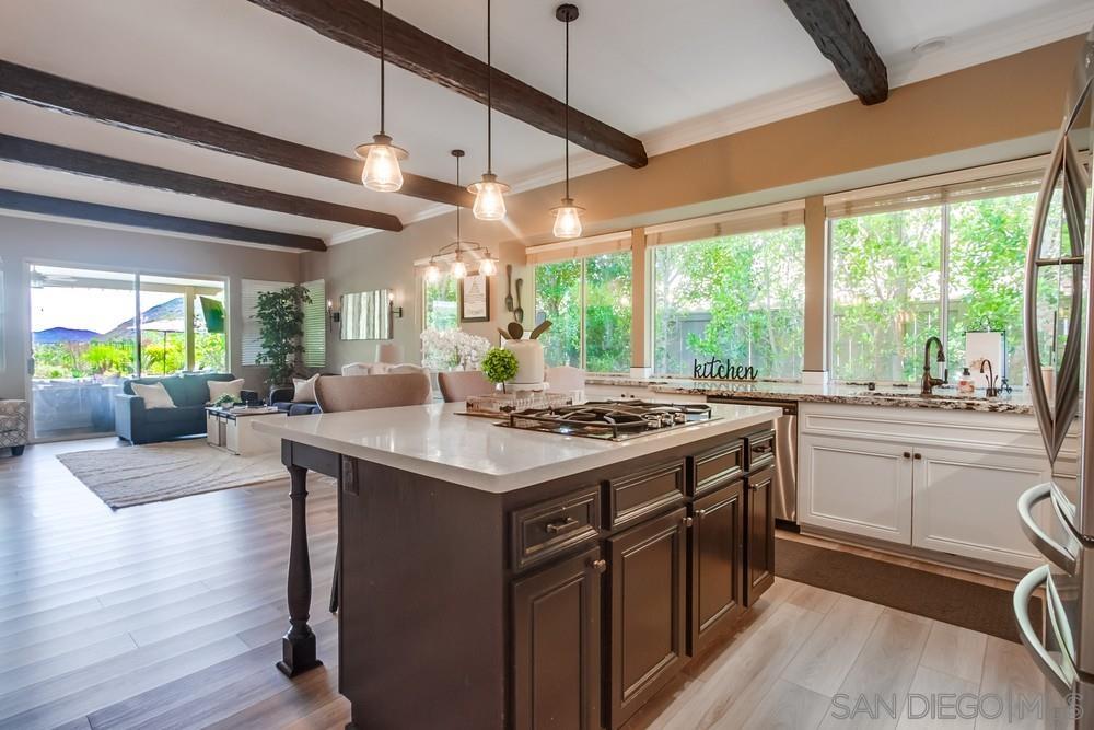 Detail Gallery Image 7 of 31 For 375  Camino Bailen, Escondido,  CA 92029 - 5 Beds | 3/1 Baths