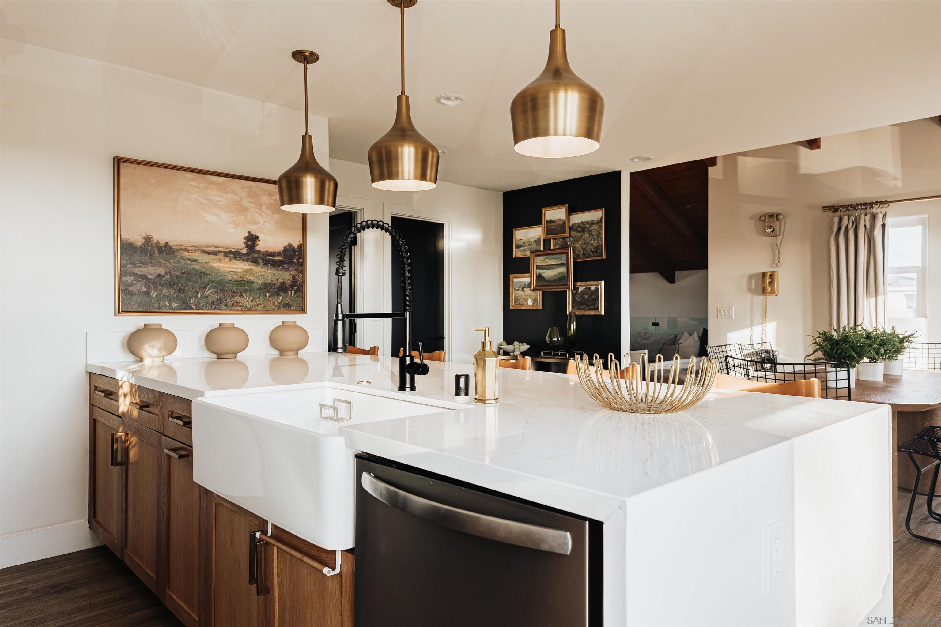 Detail Gallery Image 8 of 56 For 324 S Nevada St, Oceanside,  CA 92054 - 5 Beds | 3 Baths