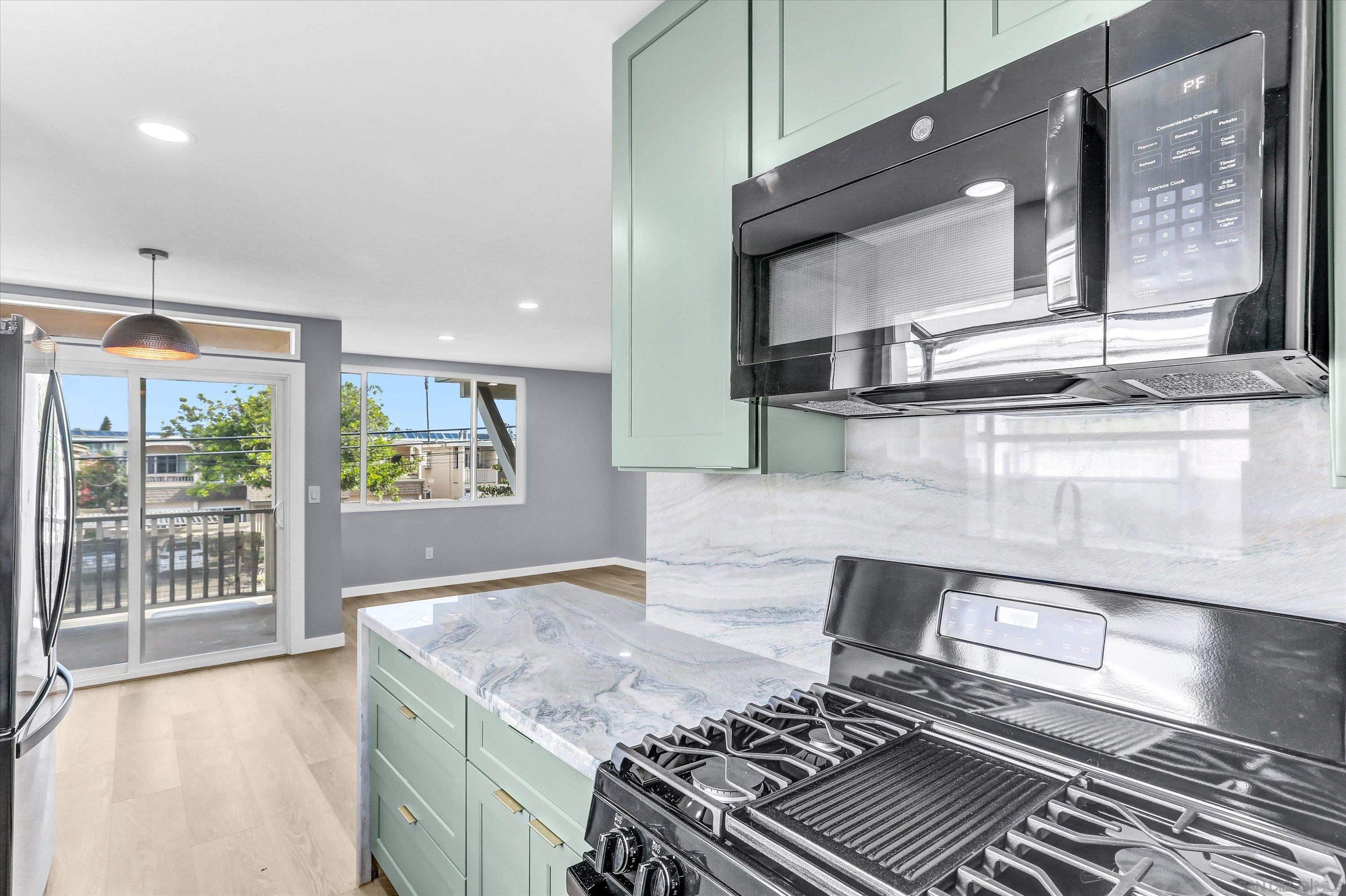 Detail Gallery Image 9 of 22 For 3845  Groton St  #4,  San Diego,  CA 92110 - 2 Beds | 2 Baths