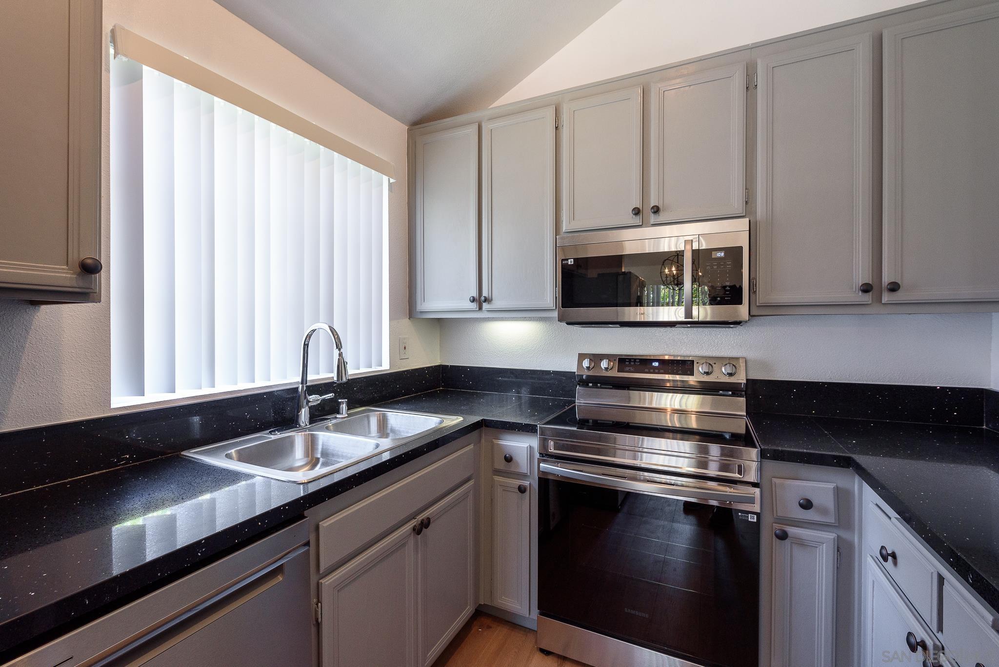 Detail Gallery Image 2 of 25 For 7370  Calle Cristobal  114, San Diego,  CA 92126 - 3 Beds | 2 Baths