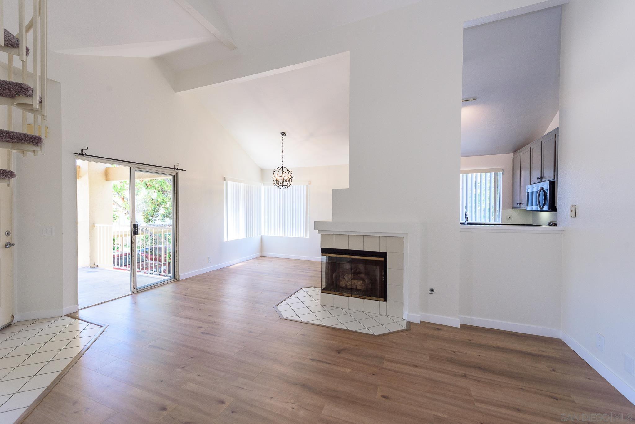 Detail Gallery Image 4 of 25 For 7370  Calle Cristobal  114, San Diego,  CA 92126 - 3 Beds | 2 Baths