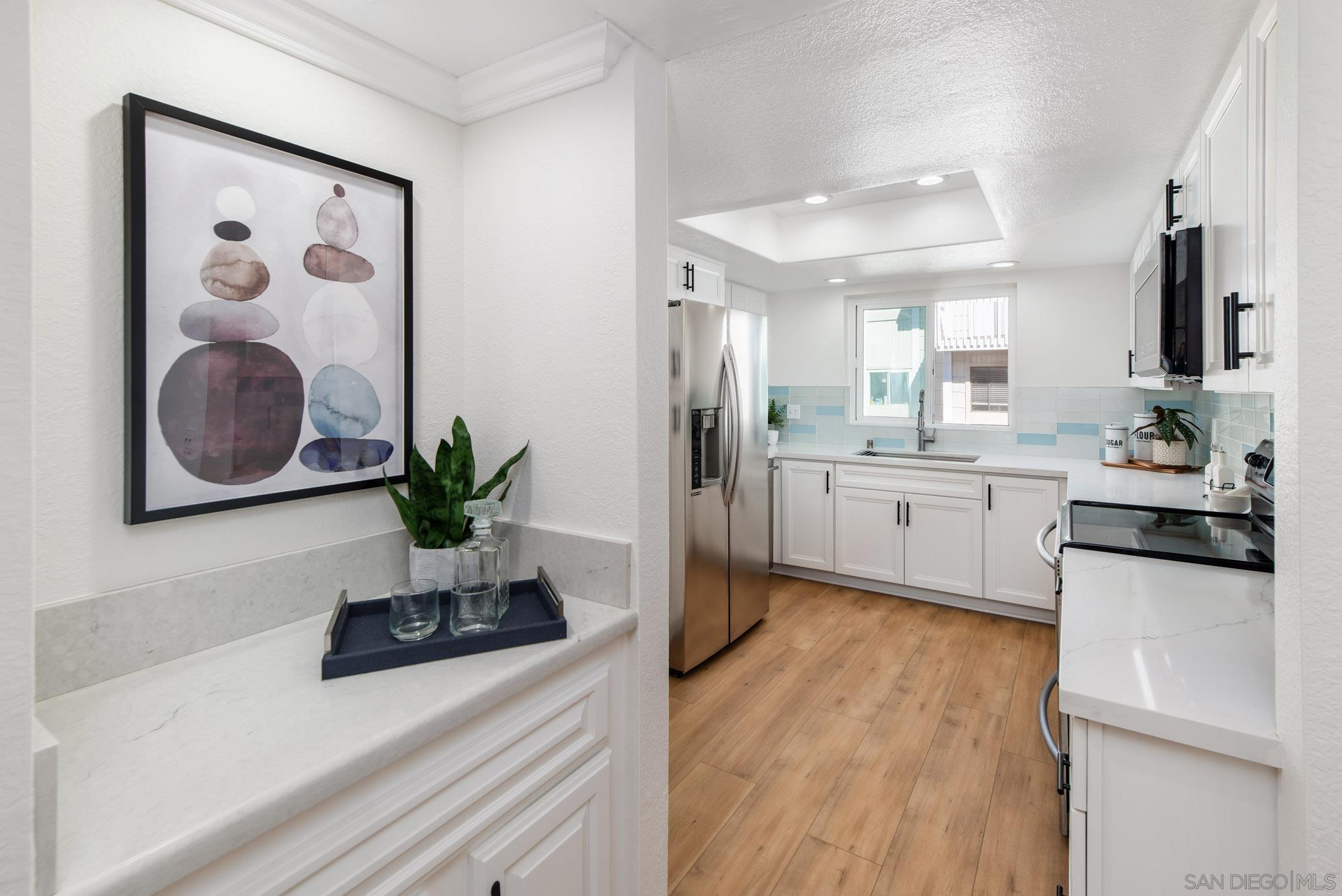 Detail Gallery Image 5 of 34 For 4094  Mahaila Ave  #B,  San Diego,  CA 92122 - 3 Beds | 2/1 Baths