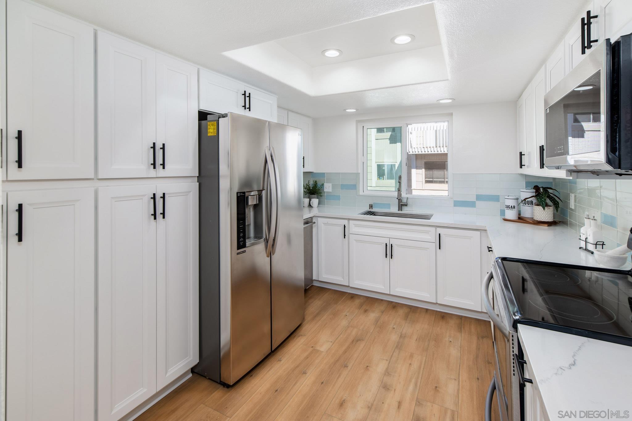 Detail Gallery Image 6 of 34 For 4094  Mahaila Ave  #B,  San Diego,  CA 92122 - 3 Beds | 2/1 Baths