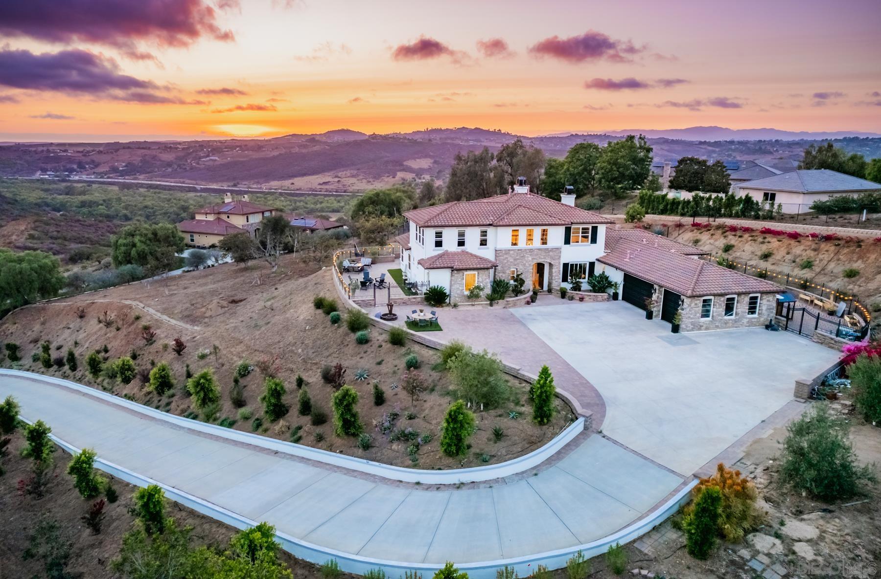 Detail Gallery Image 2 of 65 For 1210  Clos Duval, Bonsall,  CA 92003 - 4 Beds | 4/1 Baths