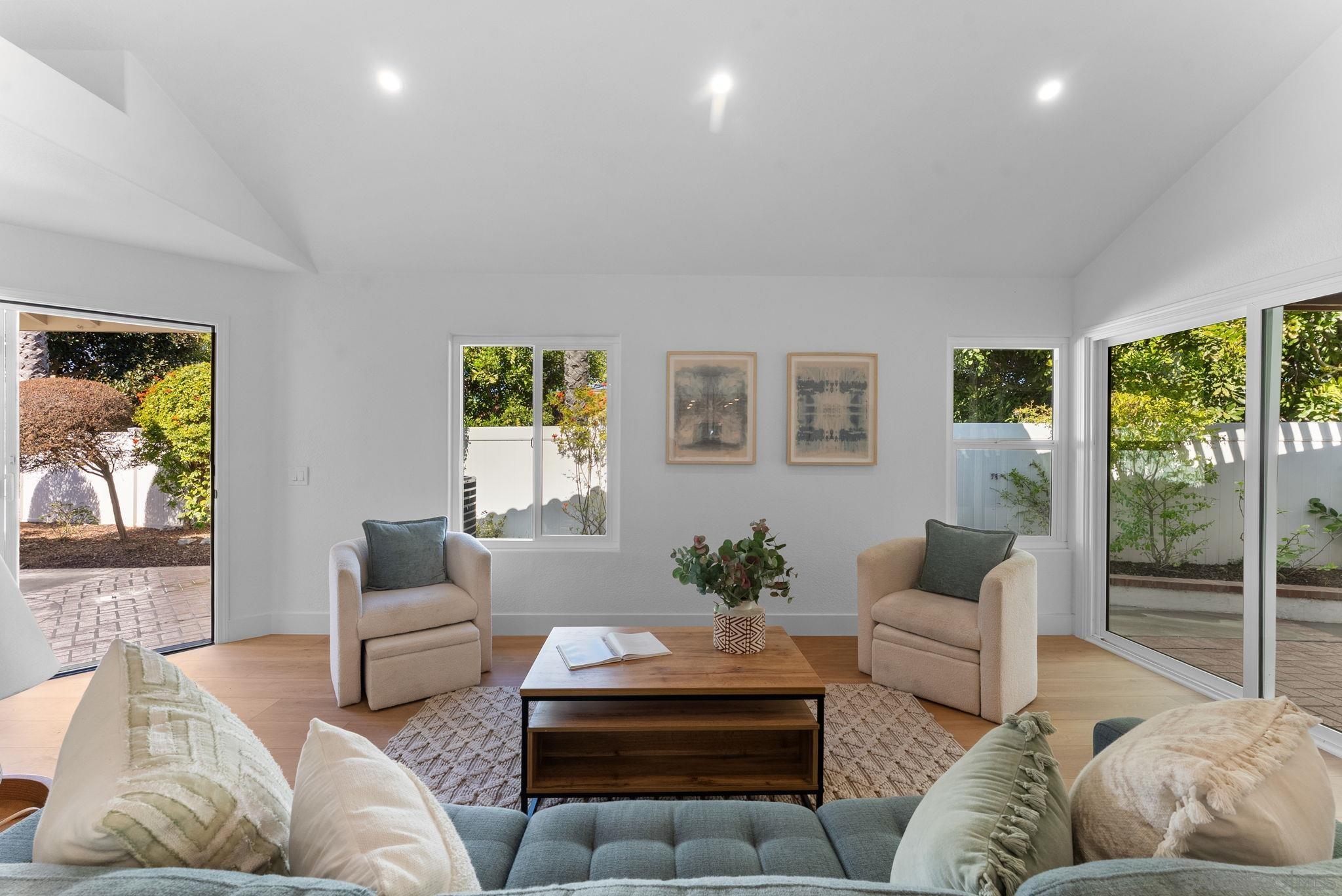 Detail Gallery Image 6 of 34 For 4946  Alicante Way, Oceanside,  CA 92056 - 2 Beds | 2 Baths