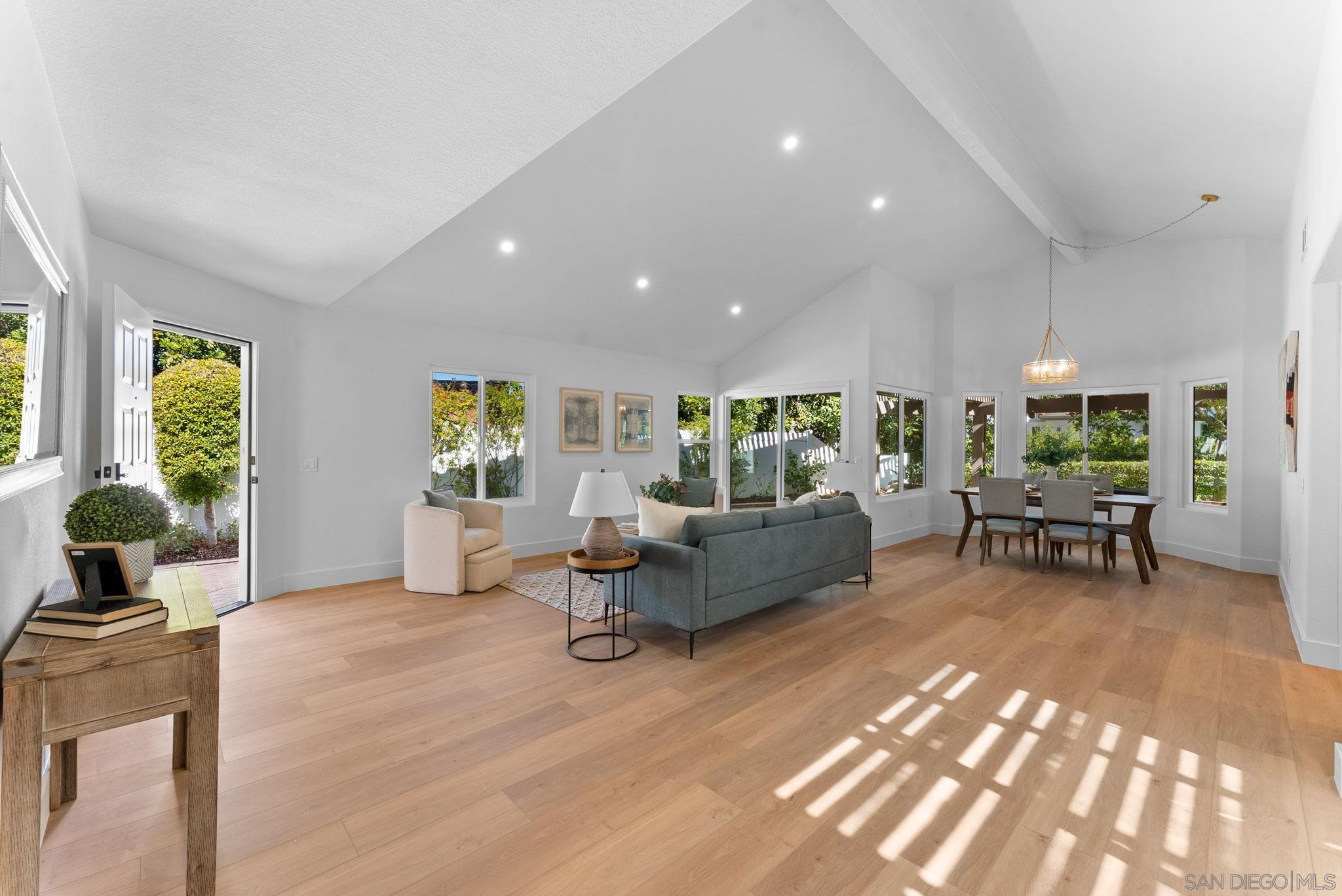 Detail Gallery Image 7 of 34 For 4946  Alicante Way, Oceanside,  CA 92056 - 2 Beds | 2 Baths