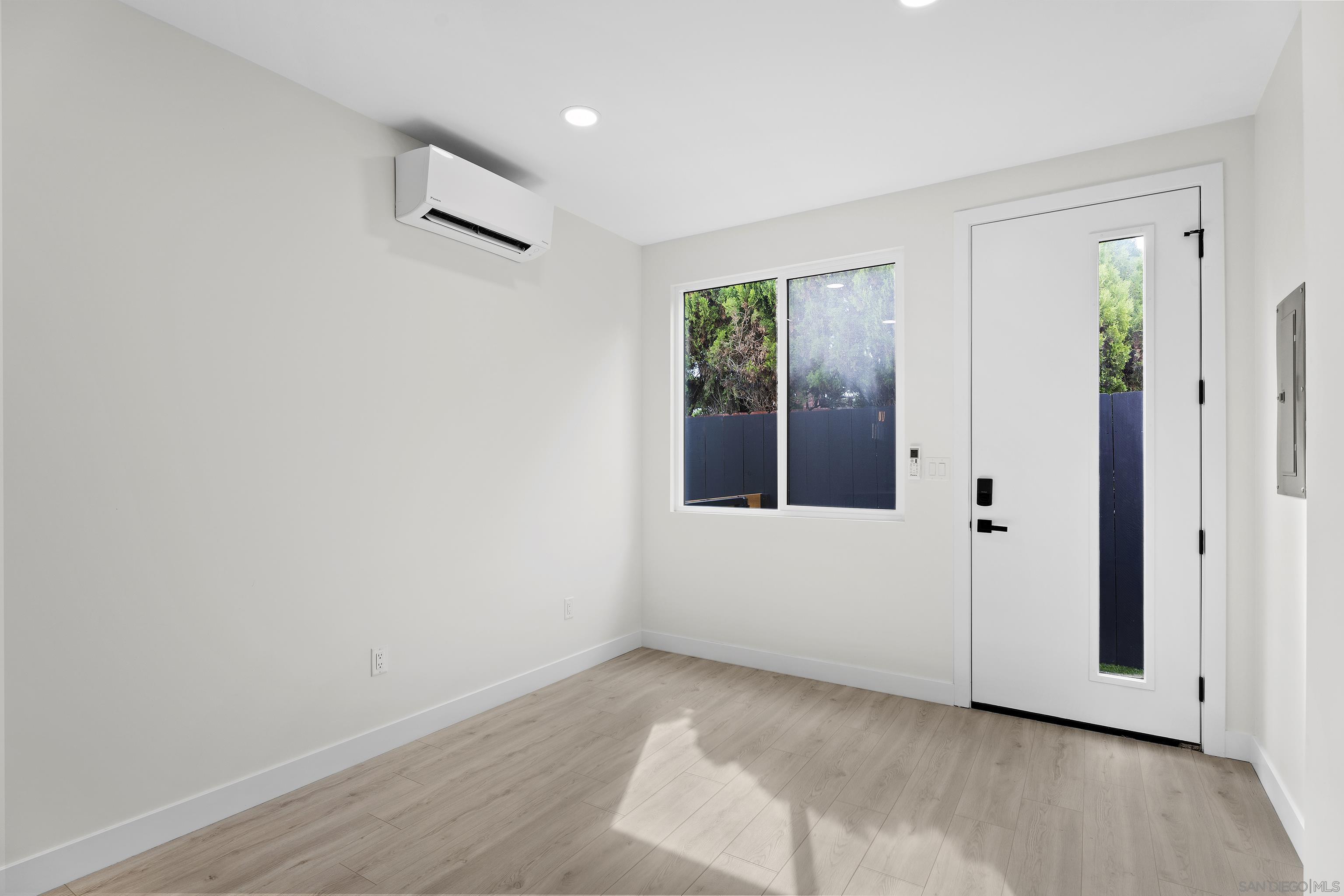 Detail Gallery Image 10 of 26 For 3346  Lockwood Dr, San Diego,  CA 92123 - – Beds | – Baths