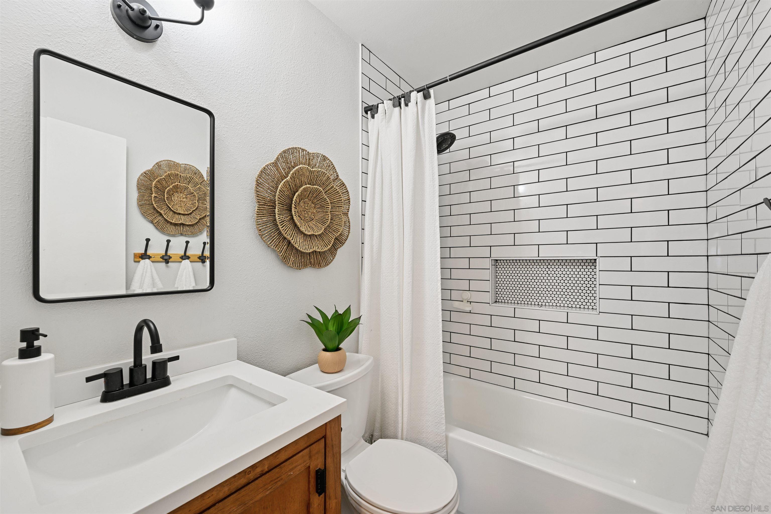 Detail Gallery Image 14 of 29 For 3566  51st St, San Diego,  CA 92105 - 3 Beds | 2 Baths