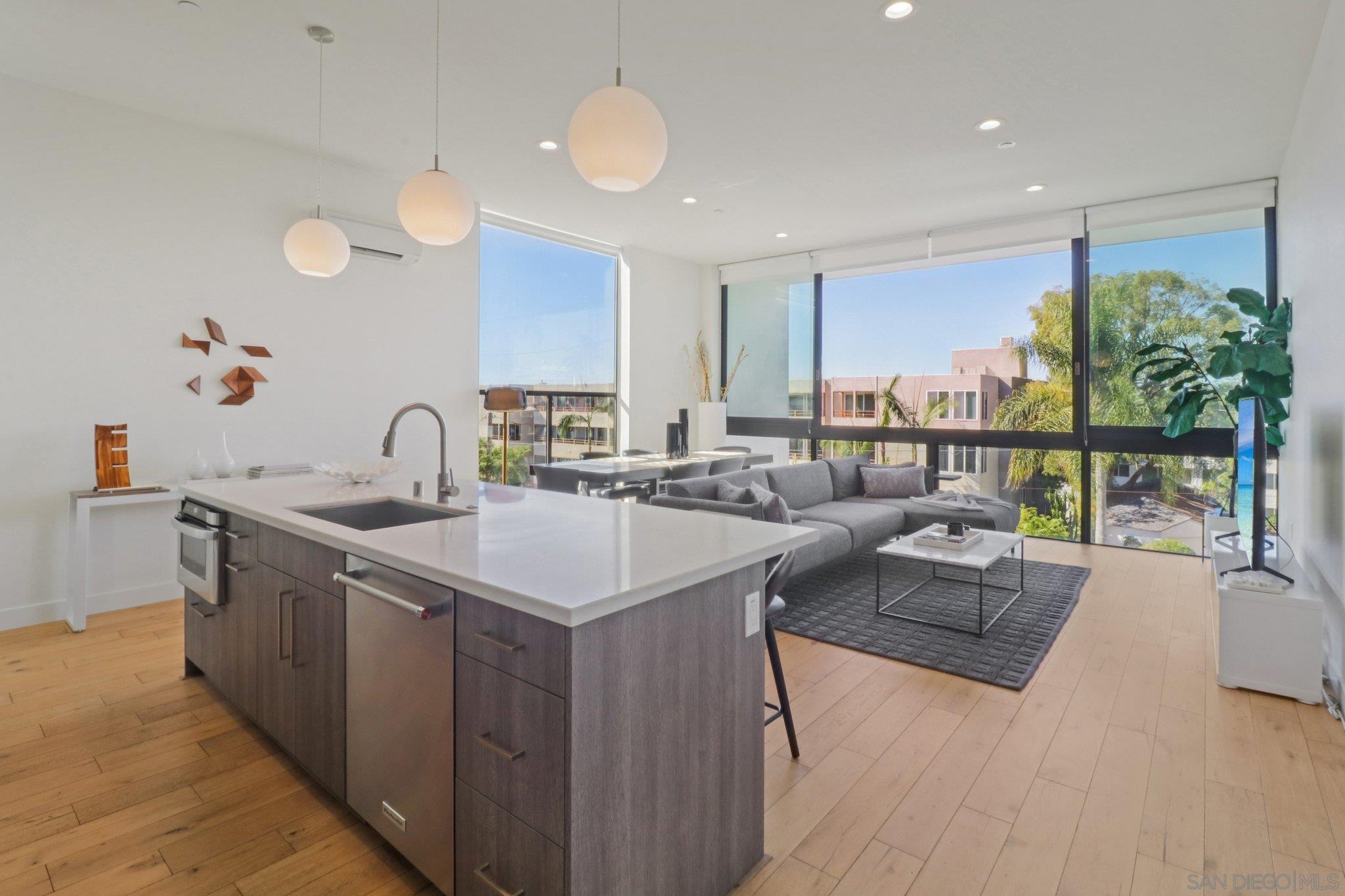 Detail Gallery Image 13 of 39 For 2355  Front St, San Diego,  CA 92101 - 2 Beds | 2 Baths