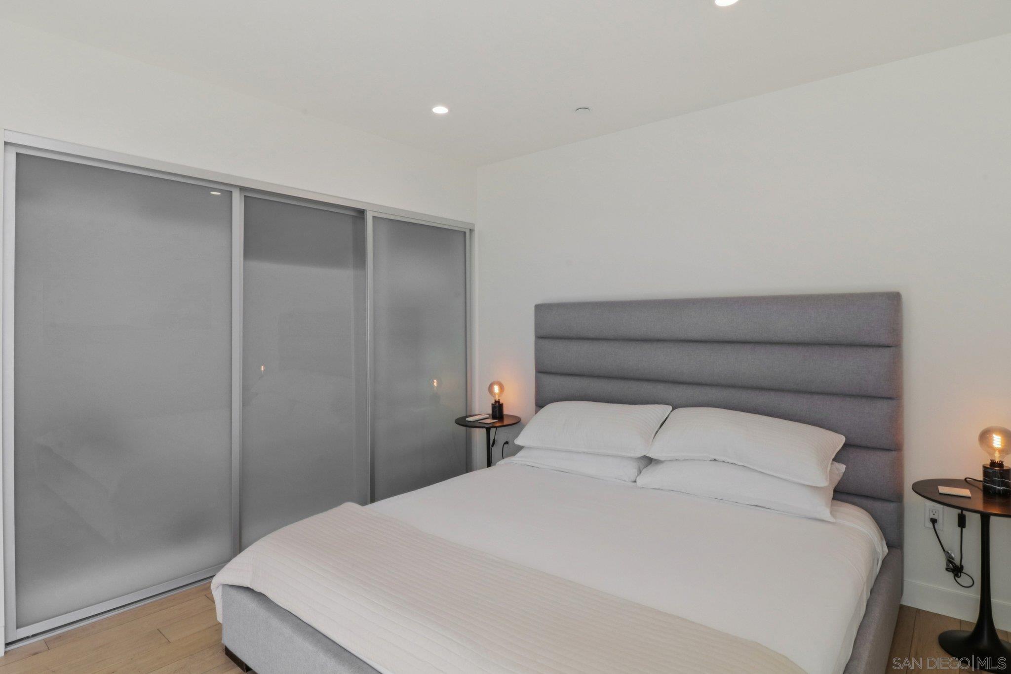 Detail Gallery Image 25 of 39 For 2355  Front St, San Diego,  CA 92101 - 2 Beds | 2 Baths