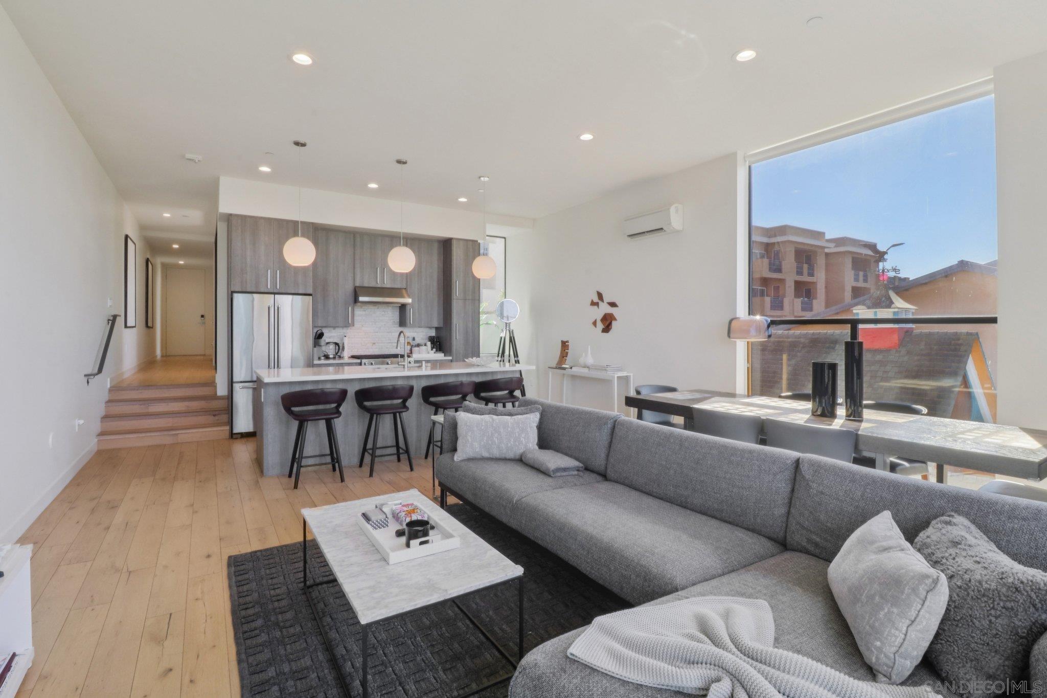 Detail Gallery Image 8 of 39 For 2355  Front St, San Diego,  CA 92101 - 2 Beds | 2 Baths