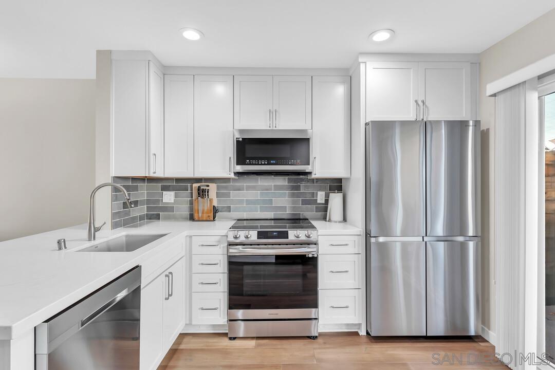 Front Image Thumbnail for SD250042950