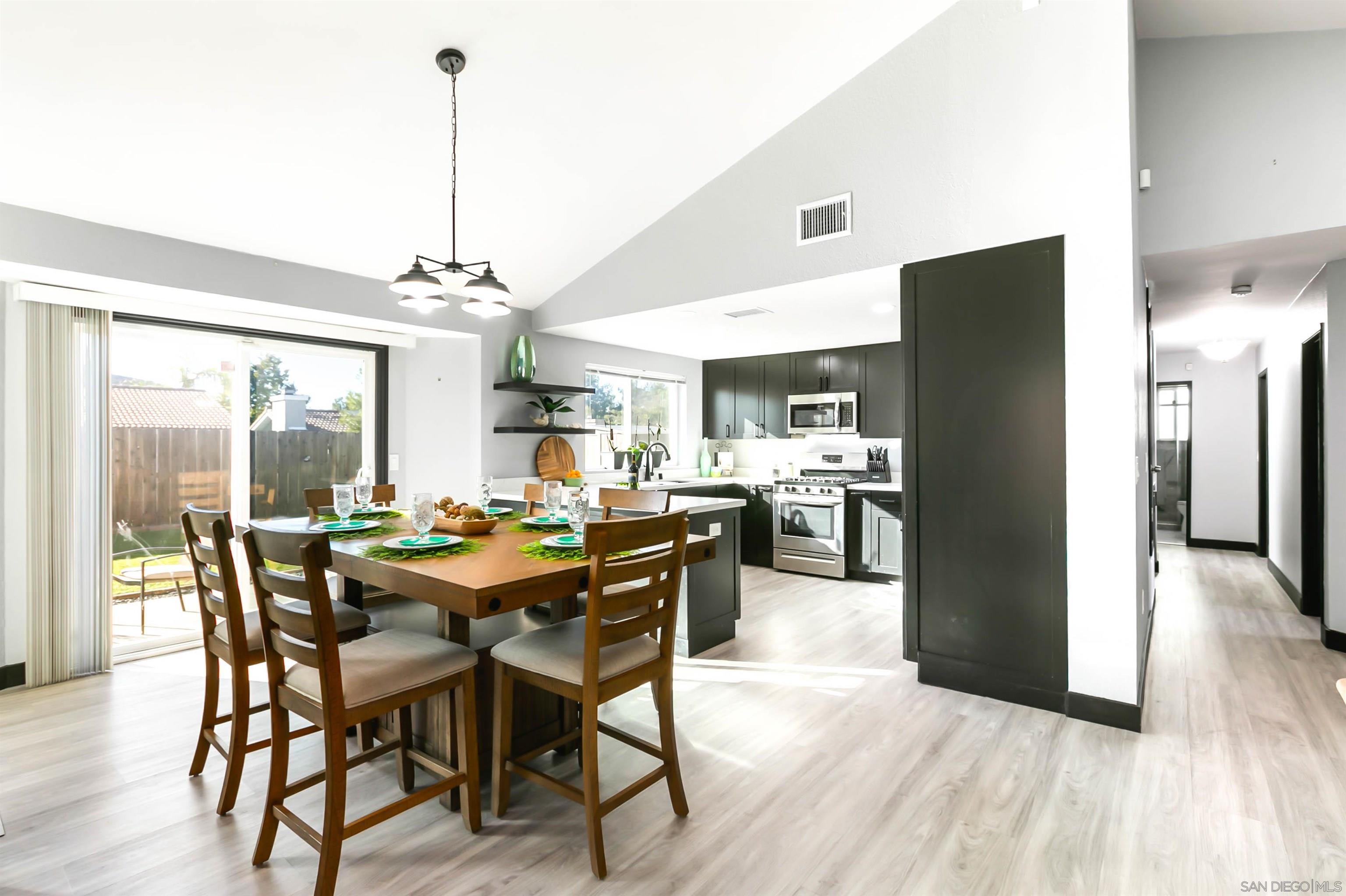 Detail Gallery Image 5 of 26 For 8530  Snow White Dr, El Cajon,  CA 92021 - 3 Beds | 2 Baths