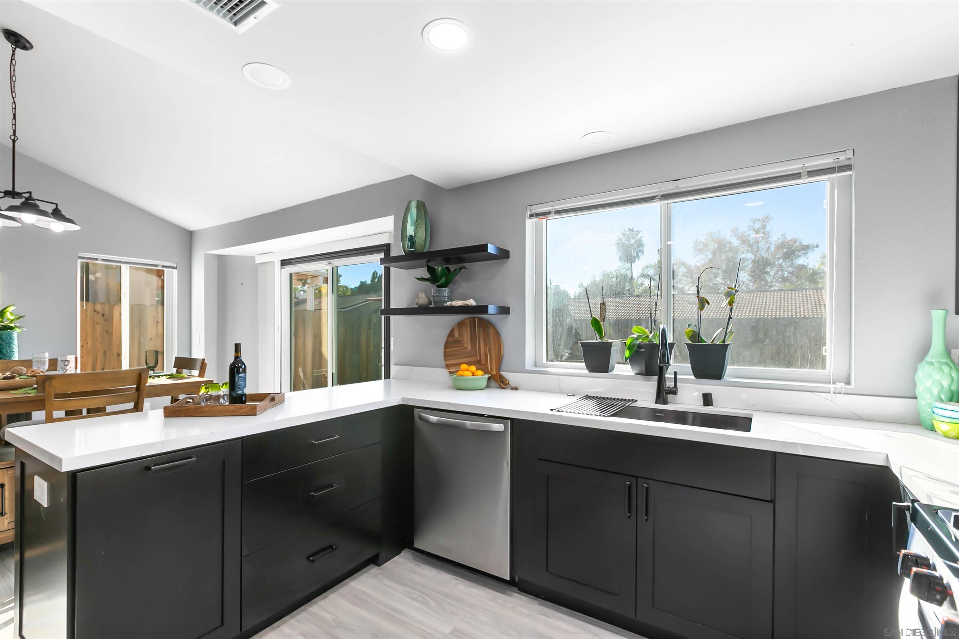 Detail Gallery Image 9 of 26 For 8530  Snow White Dr, El Cajon,  CA 92021 - 3 Beds | 2 Baths