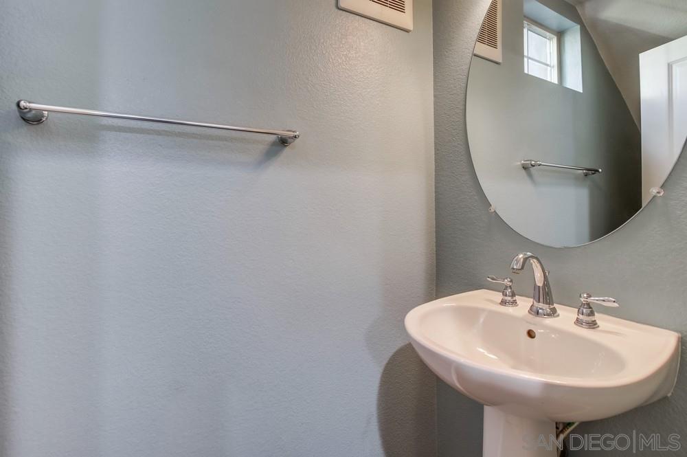 Detail Gallery Image 14 of 63 For 1859  Khaki Ln, Chula Vista,  CA 91913 - 4 Beds | 2/1 Baths