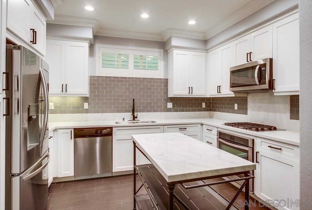 Detail Gallery Image 5 of 63 For 1859  Khaki Ln, Chula Vista,  CA 91913 - 4 Beds | 2/1 Baths