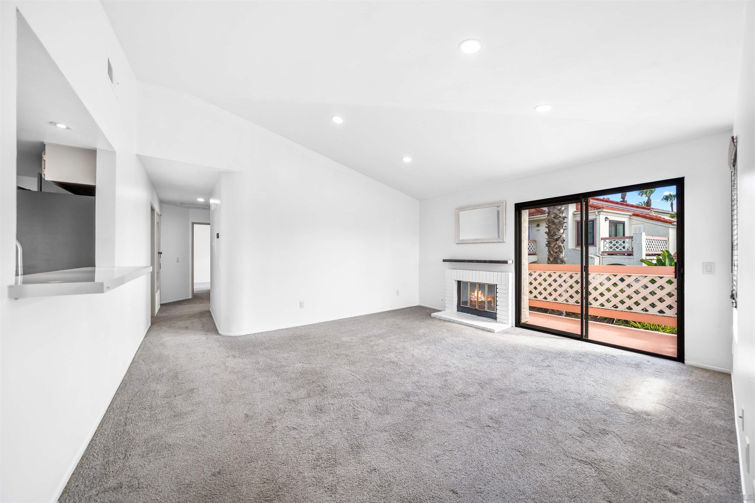 Detail Gallery Image 17 of 41 For 9302  Twin Trails Dr  #204,  San Diego,  CA 92129 - 3 Beds | 2 Baths