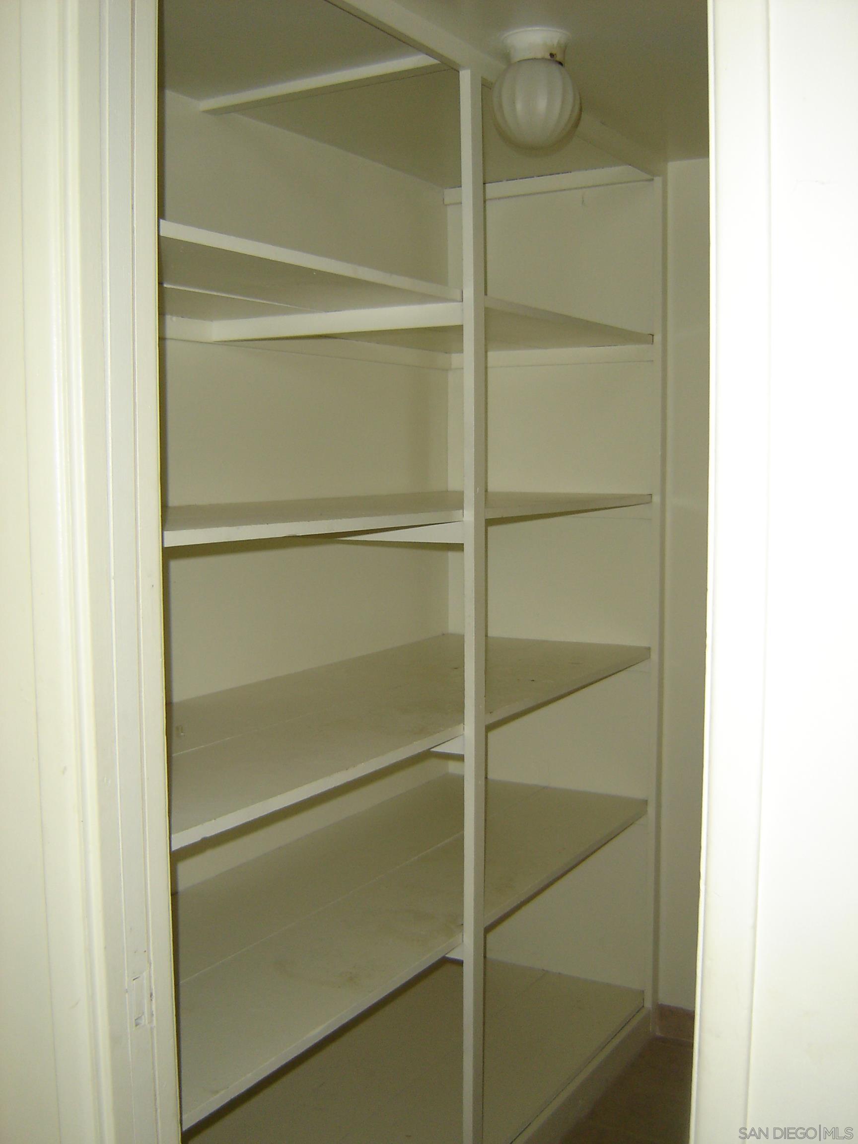 Detail Gallery Image 11 of 17 For 1320  Morning Glory Pl, Vista,  CA 92084 - 3 Beds | 3 Baths