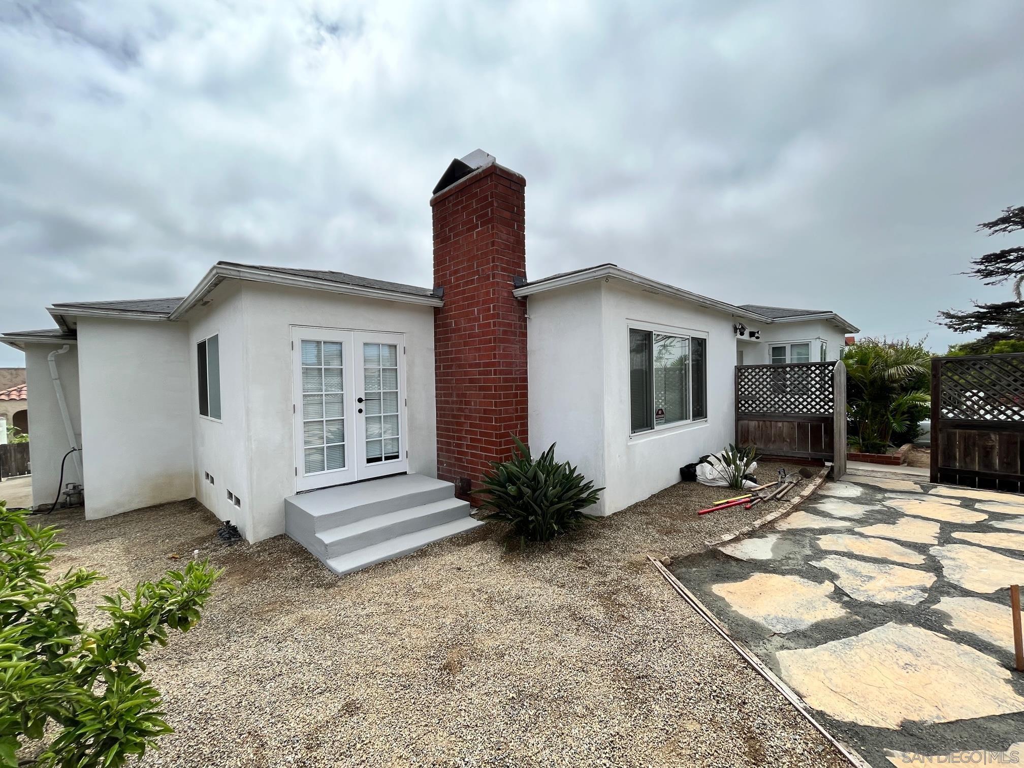 Detail Gallery Image 6 of 34 For 3765  Elliott St, San Diego,  CA 92106 - 4 Beds | 3 Baths