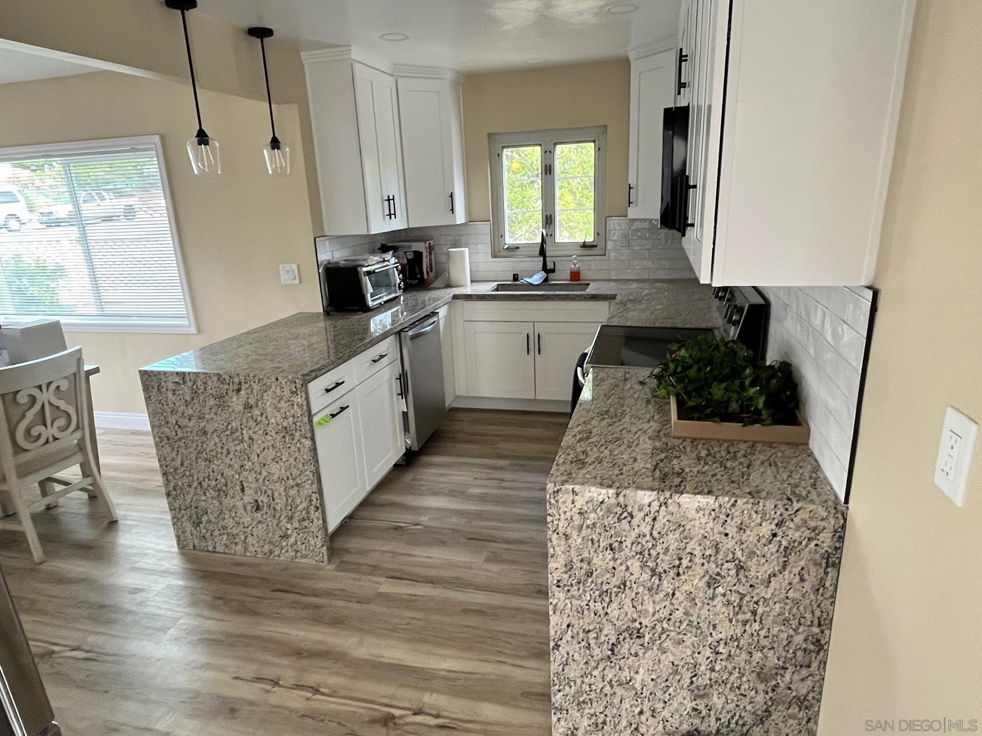 Detail Gallery Image 9 of 34 For 3765  Elliott St, San Diego,  CA 92106 - 4 Beds | 3 Baths