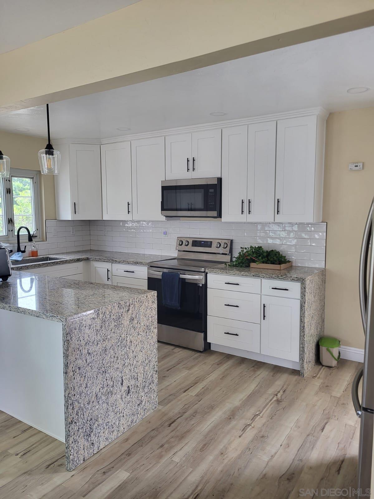 Detail Gallery Image 10 of 34 For 3765  Elliott St, San Diego,  CA 92106 - 4 Beds | 3 Baths