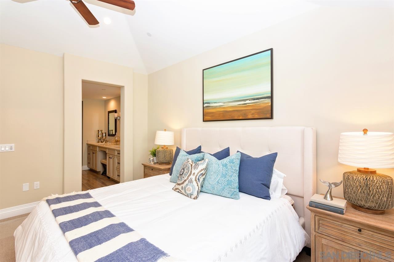 Detail Gallery Image 12 of 25 For 718  Silver St, La Jolla,  CA 92037 - 3 Beds | 3 Baths