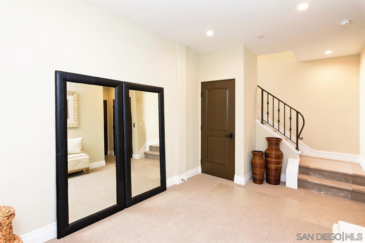 Detail Gallery Image 18 of 25 For 718  Silver St, La Jolla,  CA 92037 - 3 Beds | 3 Baths