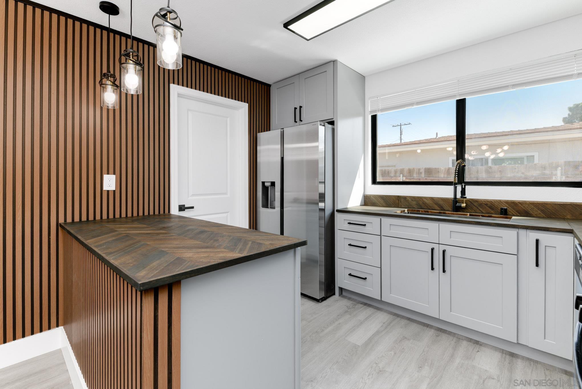 Detail Gallery Image 4 of 25 For 9125  Akard St, Spring Valley,  CA 91977 - 4 Beds | 2 Baths