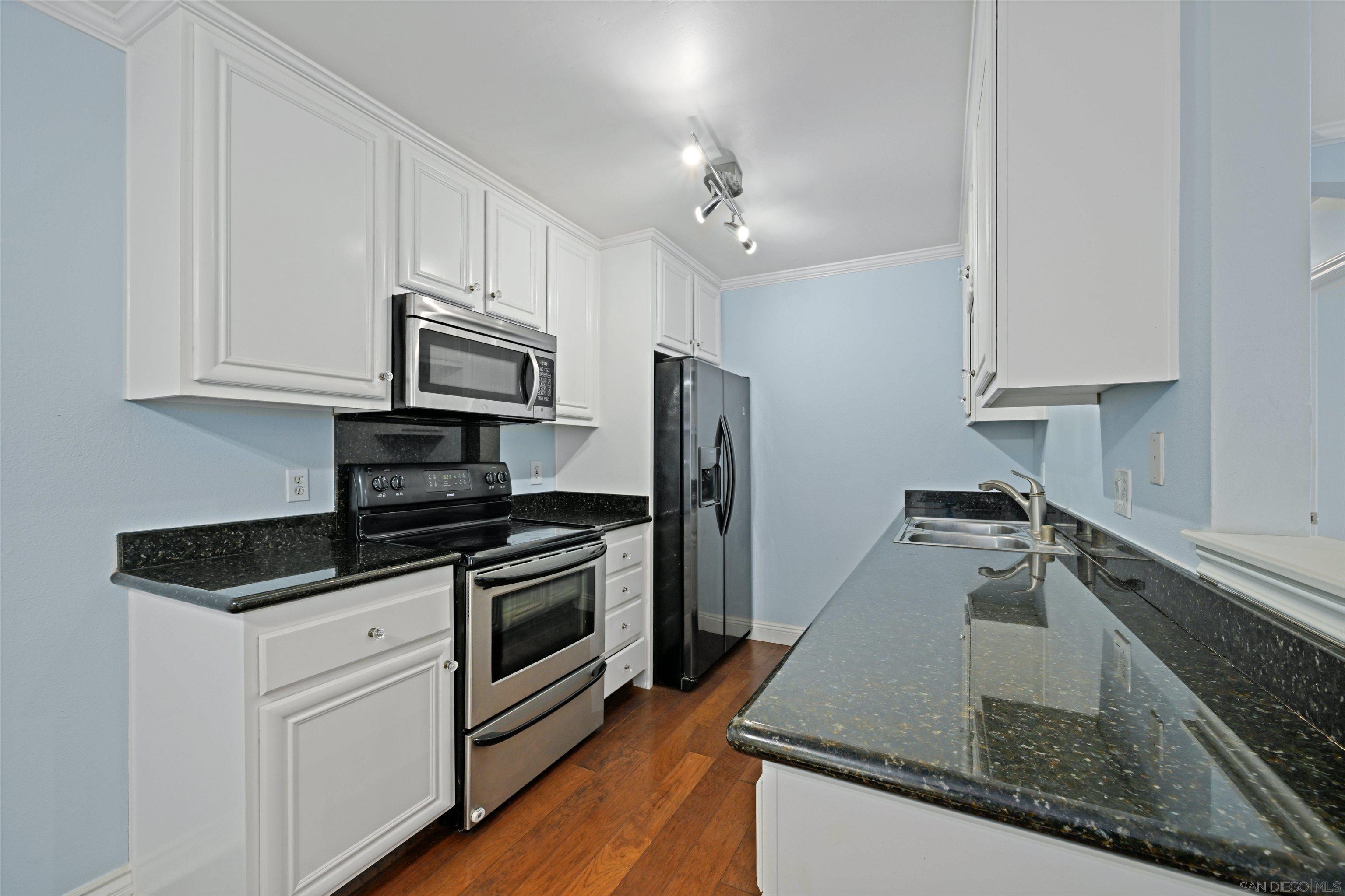 Detail Gallery Image 12 of 32 For 9939  Erma Rd  #101,  San Diego,  CA 92131 - 2 Beds | 2 Baths