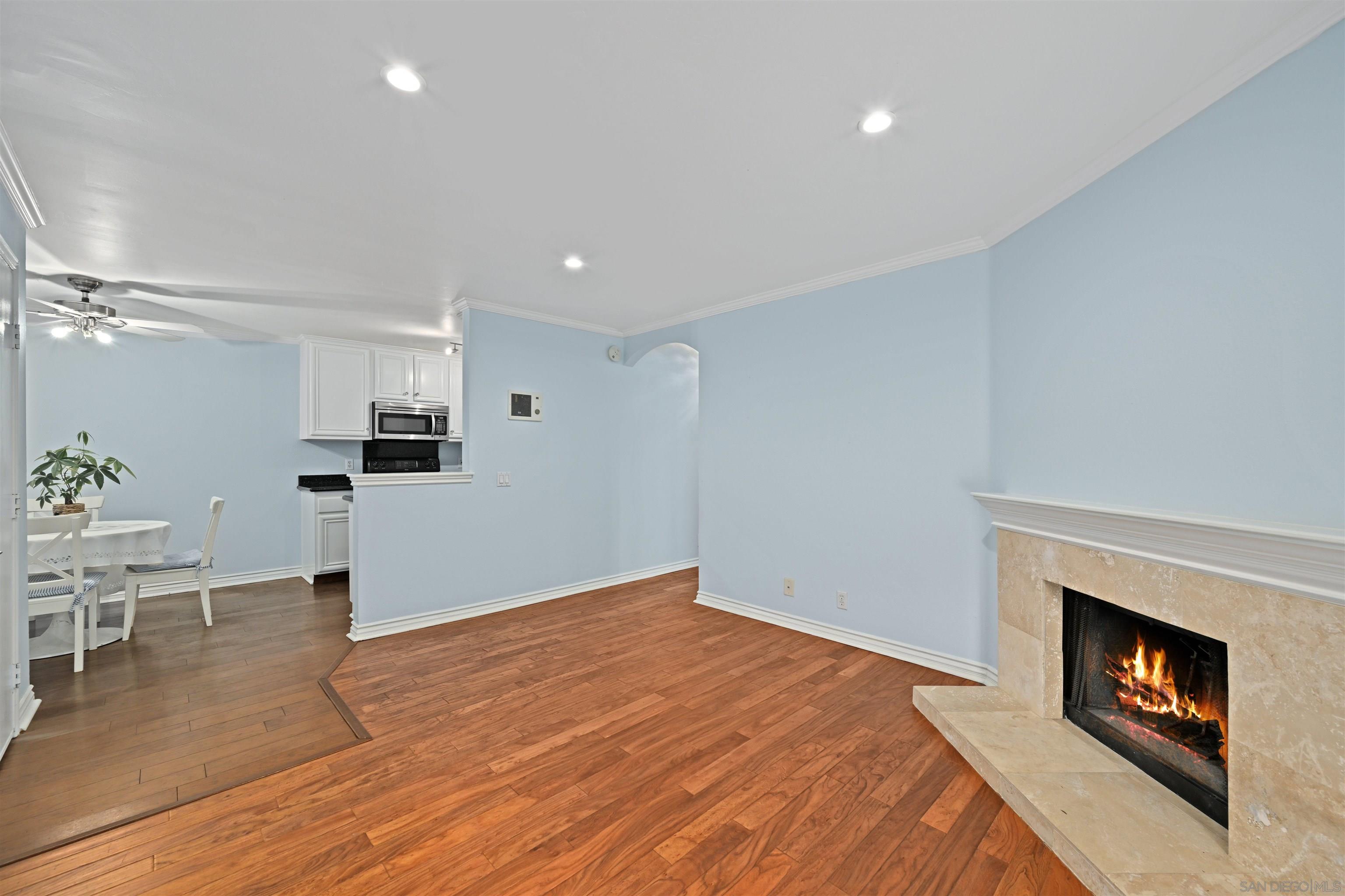 Detail Gallery Image 6 of 32 For 9939  Erma Rd  #101,  San Diego,  CA 92131 - 2 Beds | 2 Baths