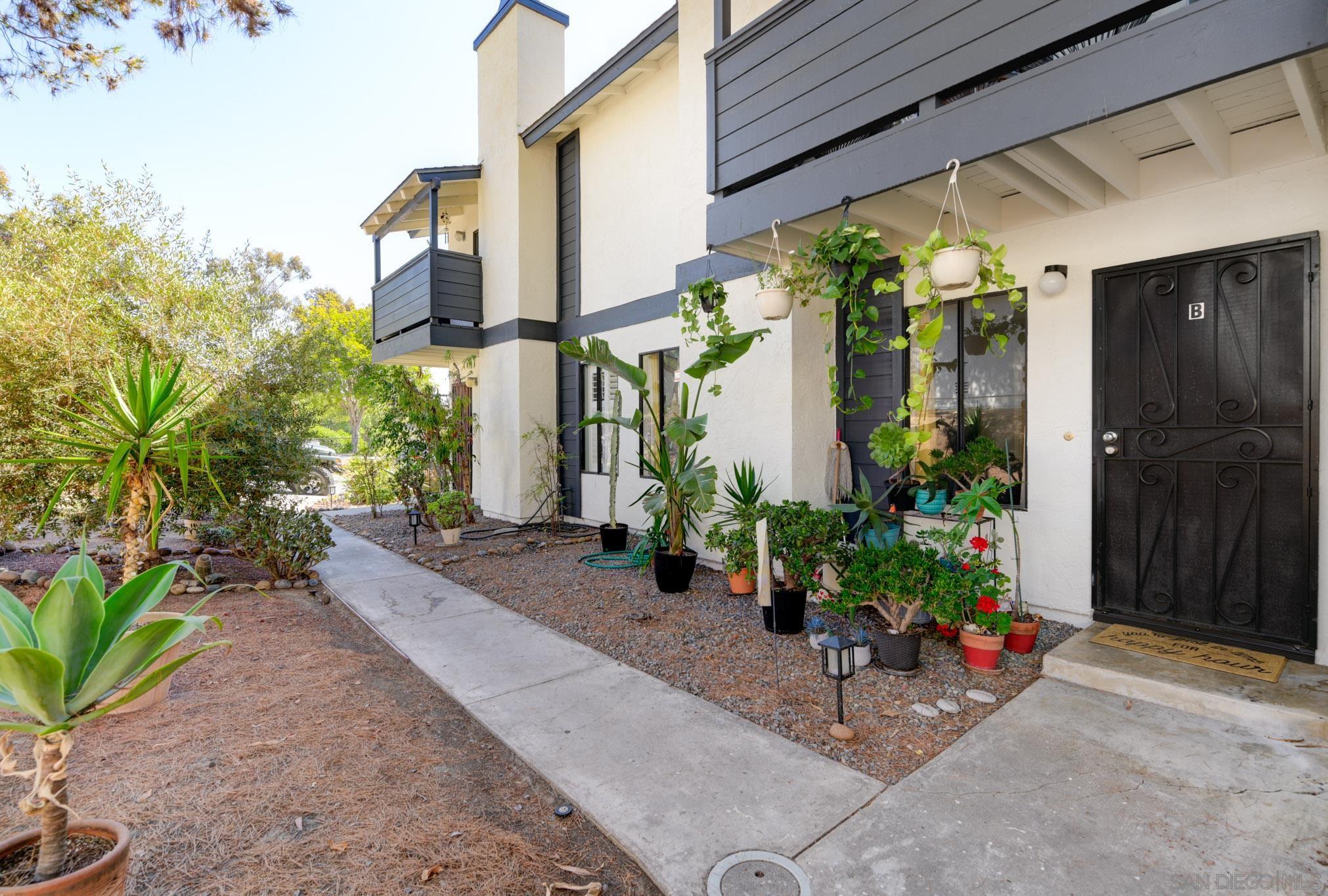 Detail Gallery Image 2 of 28 For 5865  Reo Ter  #B,  San Diego,  CA 92139 - 2 Beds | 2/1 Baths