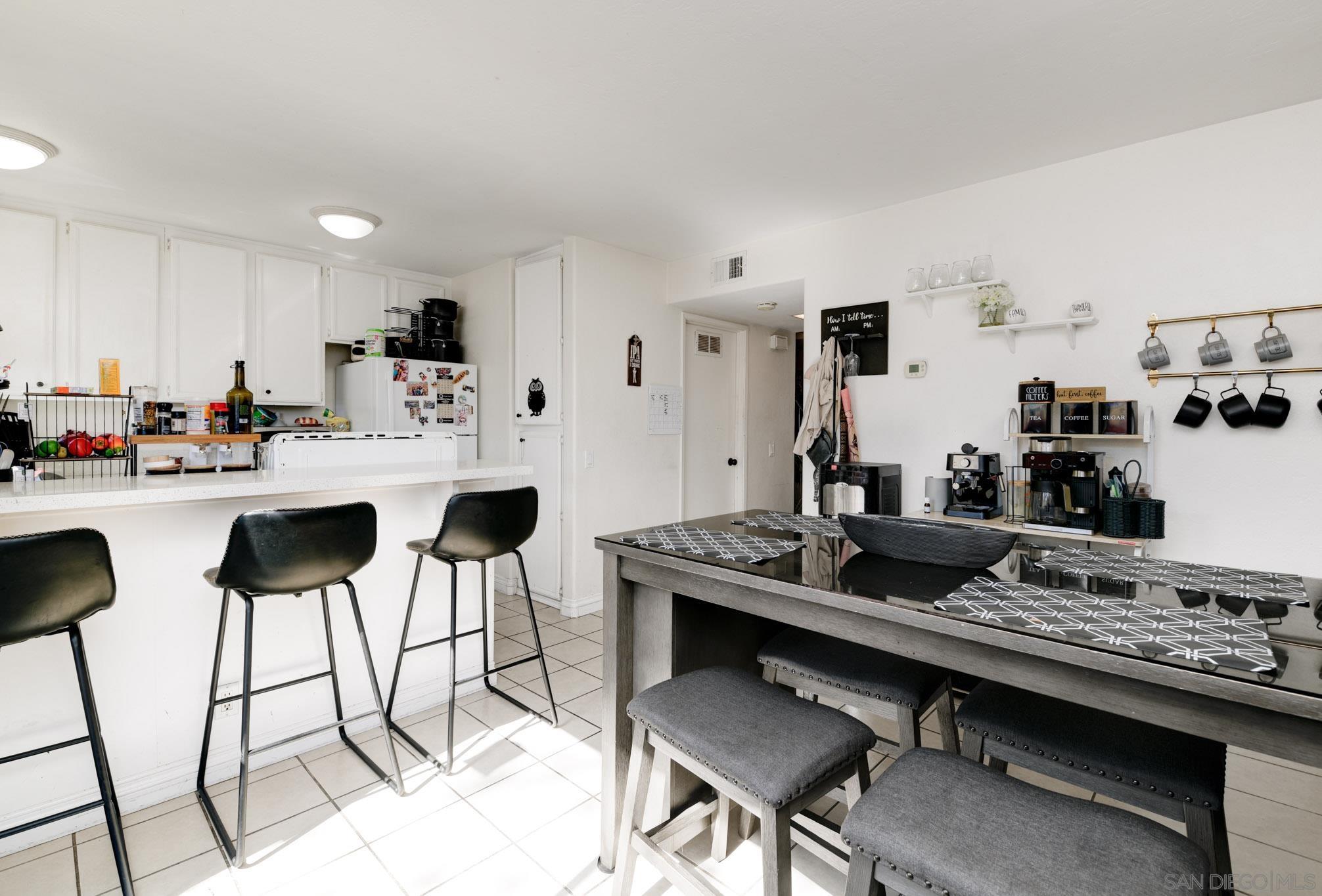 Detail Gallery Image 10 of 28 For 5865  Reo Ter  #B,  San Diego,  CA 92139 - 2 Beds | 2/1 Baths