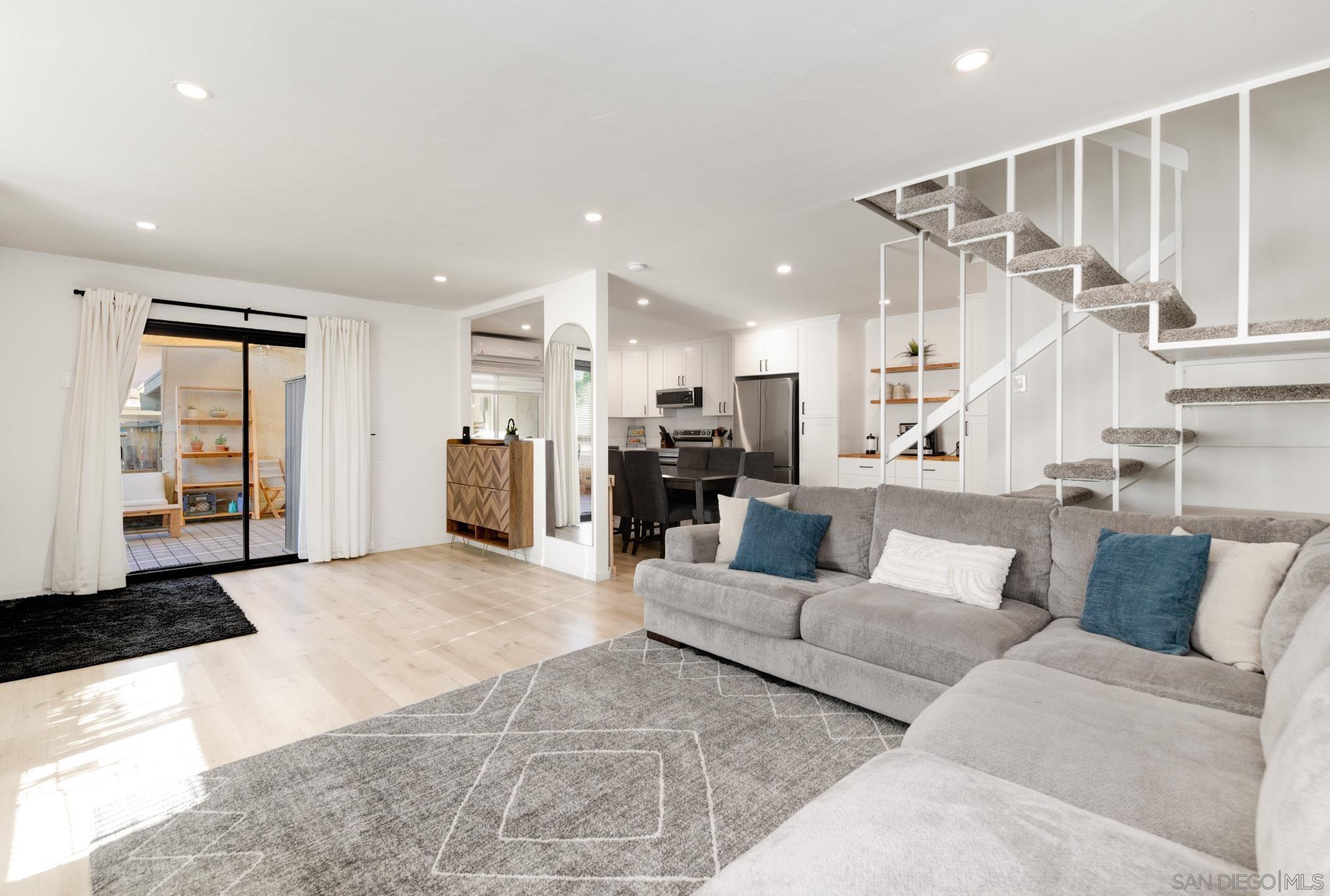 Front Image Thumbnail for SD250042996