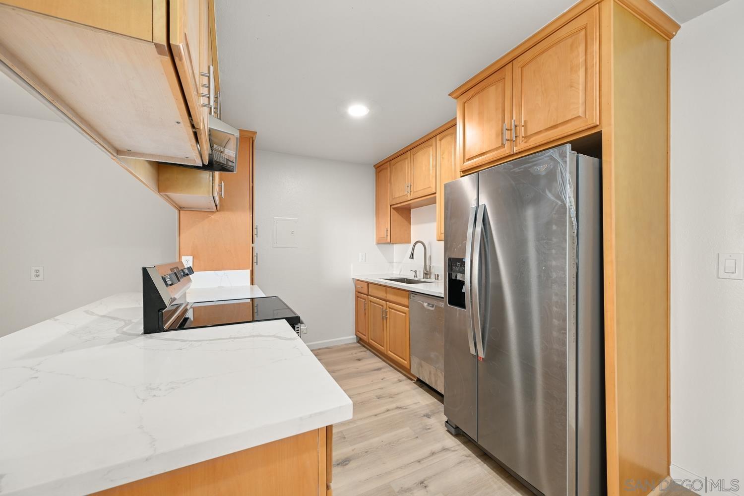 Detail Gallery Image 3 of 18 For 6780  Friars Rd  #225,  San Diego,  CA 92108 - 2 Beds | 2 Baths