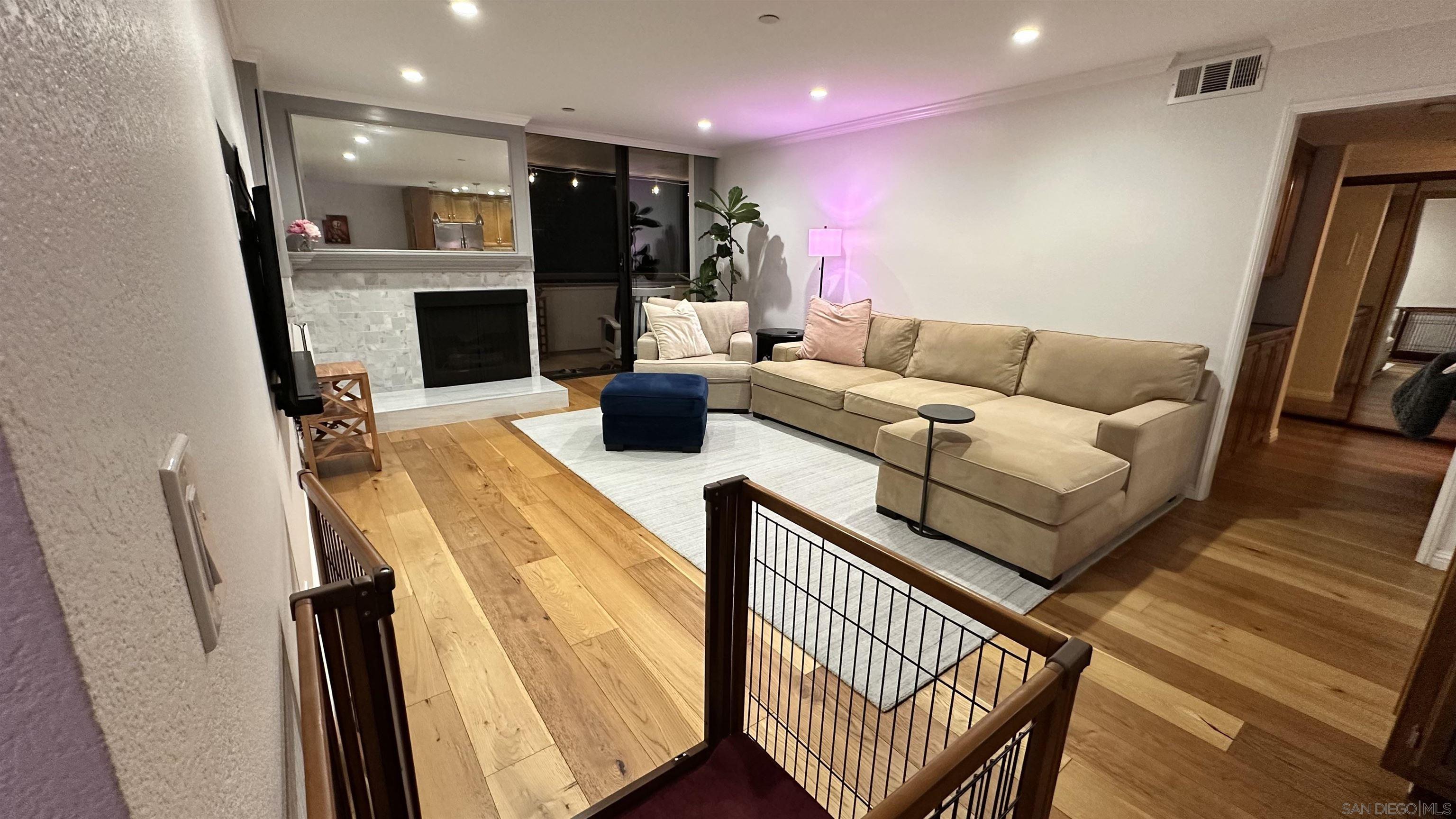 Detail Gallery Image 3 of 16 For 750  State St  325, San Diego,  CA 92101 - 2 Beds | 2 Baths