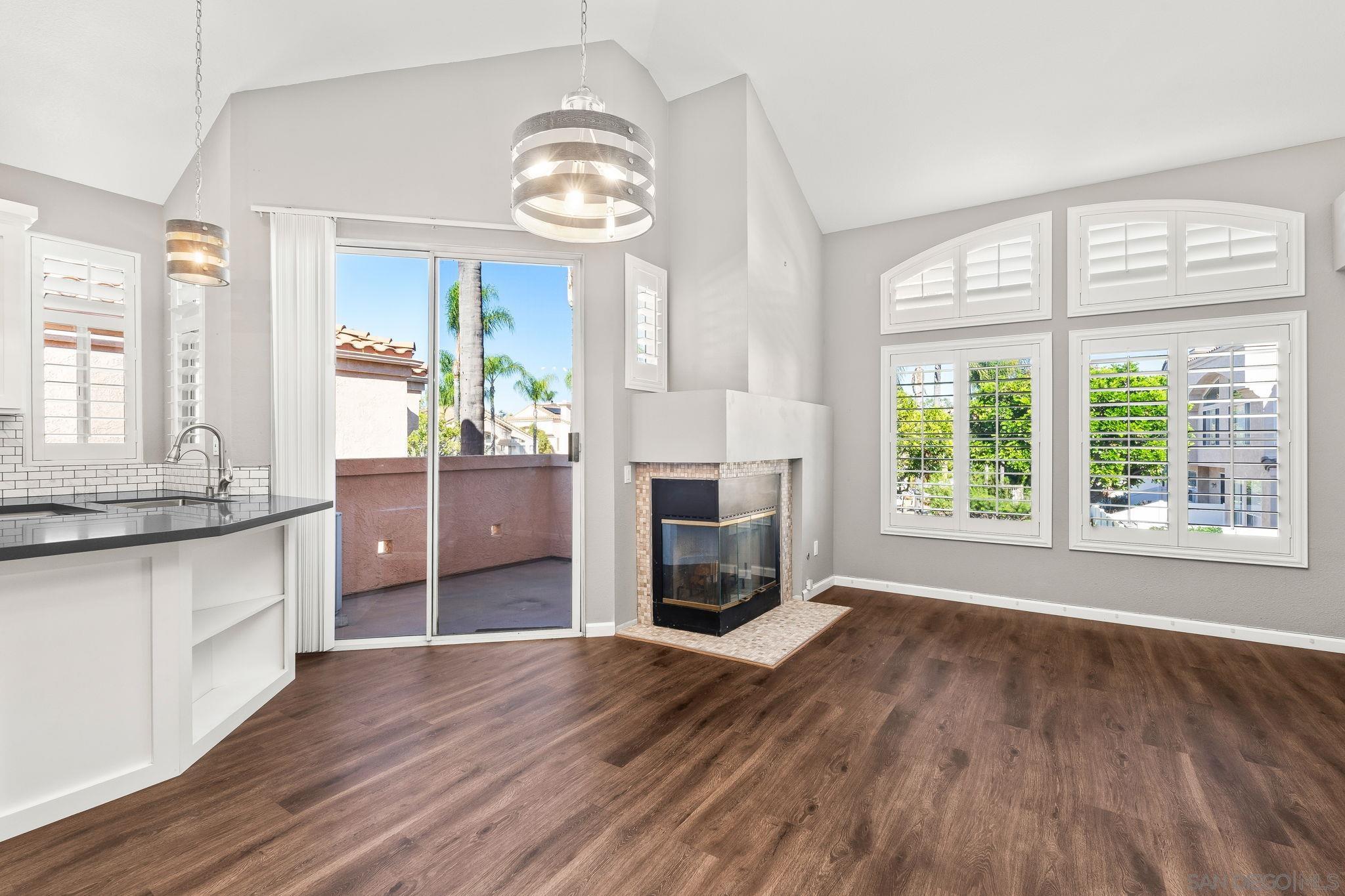 Detail Gallery Image 3 of 32 For 1397  Serena Cir  1, Chula Vista,  CA 91910 - 2 Beds | 2 Baths