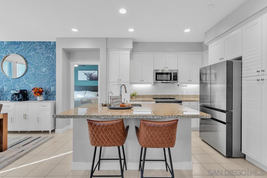 Detail Gallery Image 7 of 42 For 8681  Tobago Lane, Santee,  CA 92071 - 3 Beds | 3 Baths