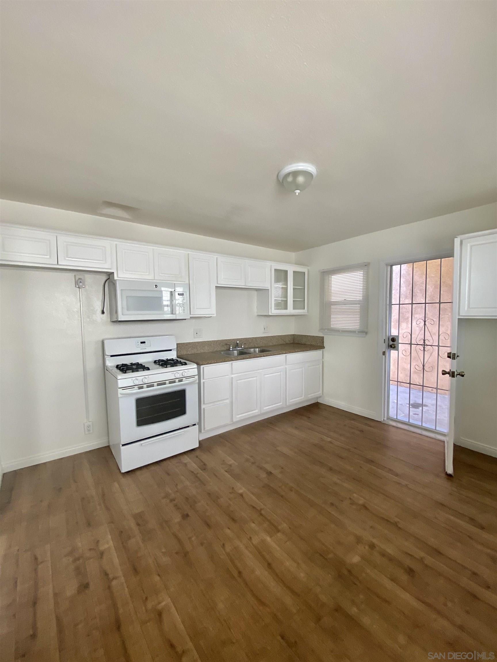 Detail Gallery Image 4 of 14 For 26011  Belle Porte Ave, Harbor City,  CA 90710 - – Beds | – Baths