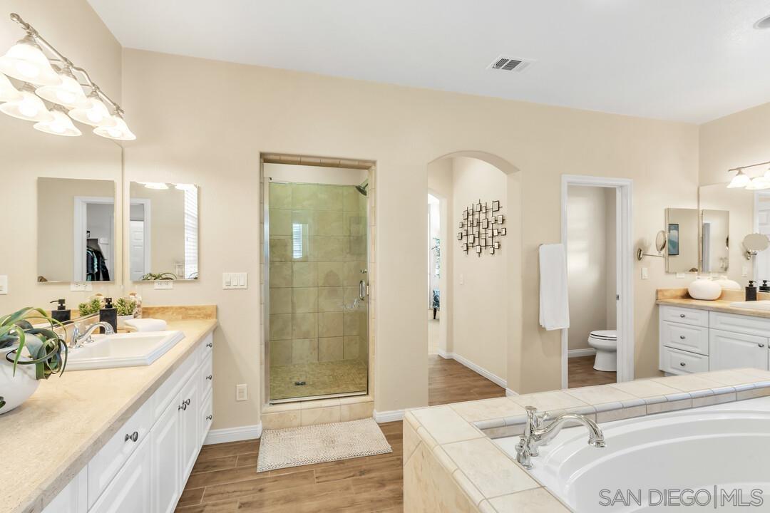 Detail Gallery Image 19 of 44 For 17252  Eagle Canyon Place, San Diego,  CA 92127 - 5 Beds | 5/1 Baths
