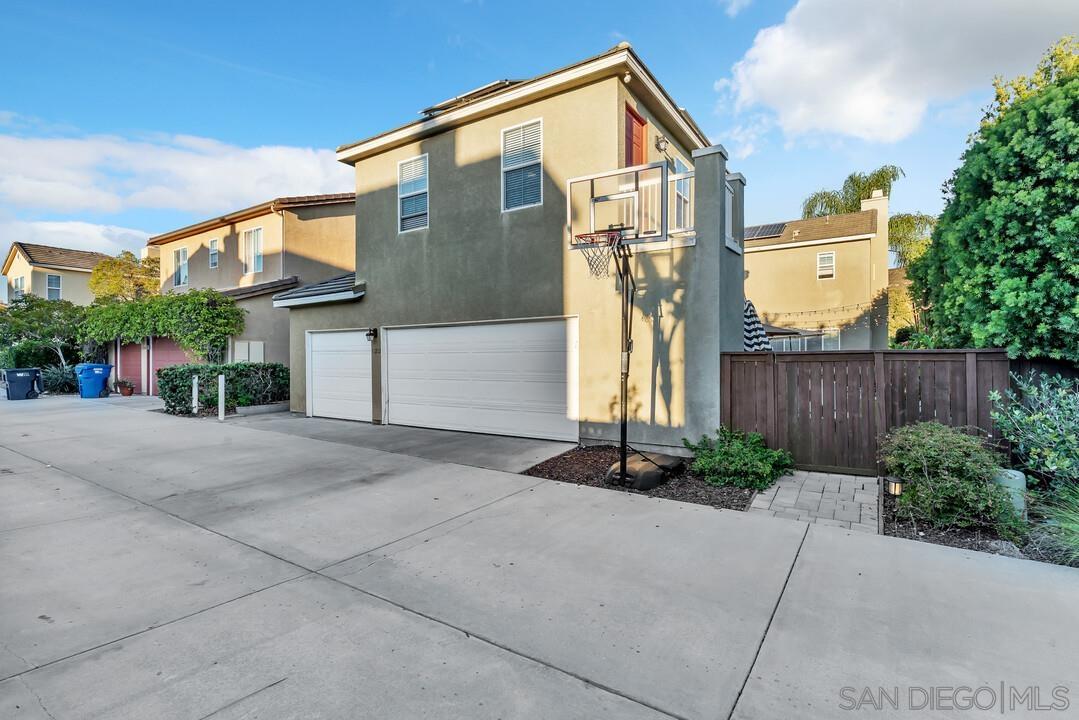 Detail Gallery Image 40 of 44 For 17252  Eagle Canyon Place, San Diego,  CA 92127 - 5 Beds | 5/1 Baths