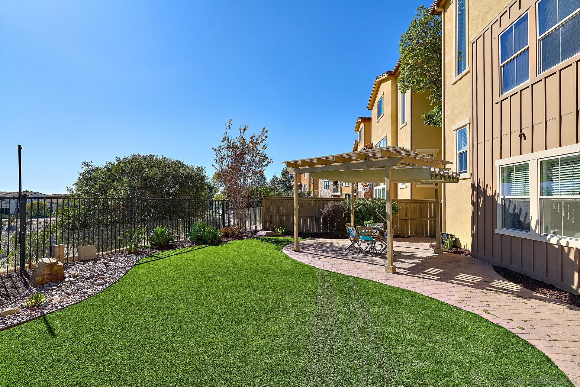 Detail Gallery Image 9 of 27 For 8541  Old Stonefield Chase, San Diego,  CA 92127 - 4 Beds | 2/1 Baths