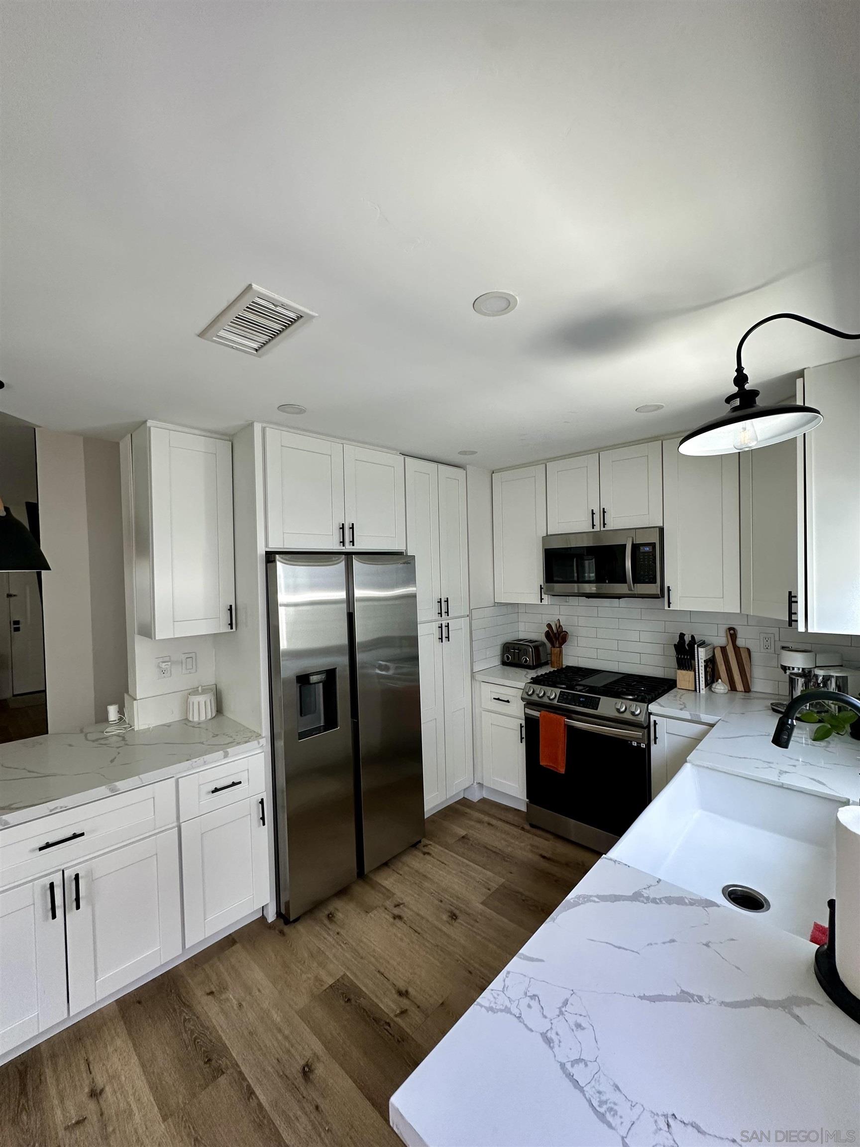 Detail Gallery Image 10 of 28 For 10060  Scripps Vista Way  #33,  San Diego,  CA 92131 - 2 Beds | 2/1 Baths