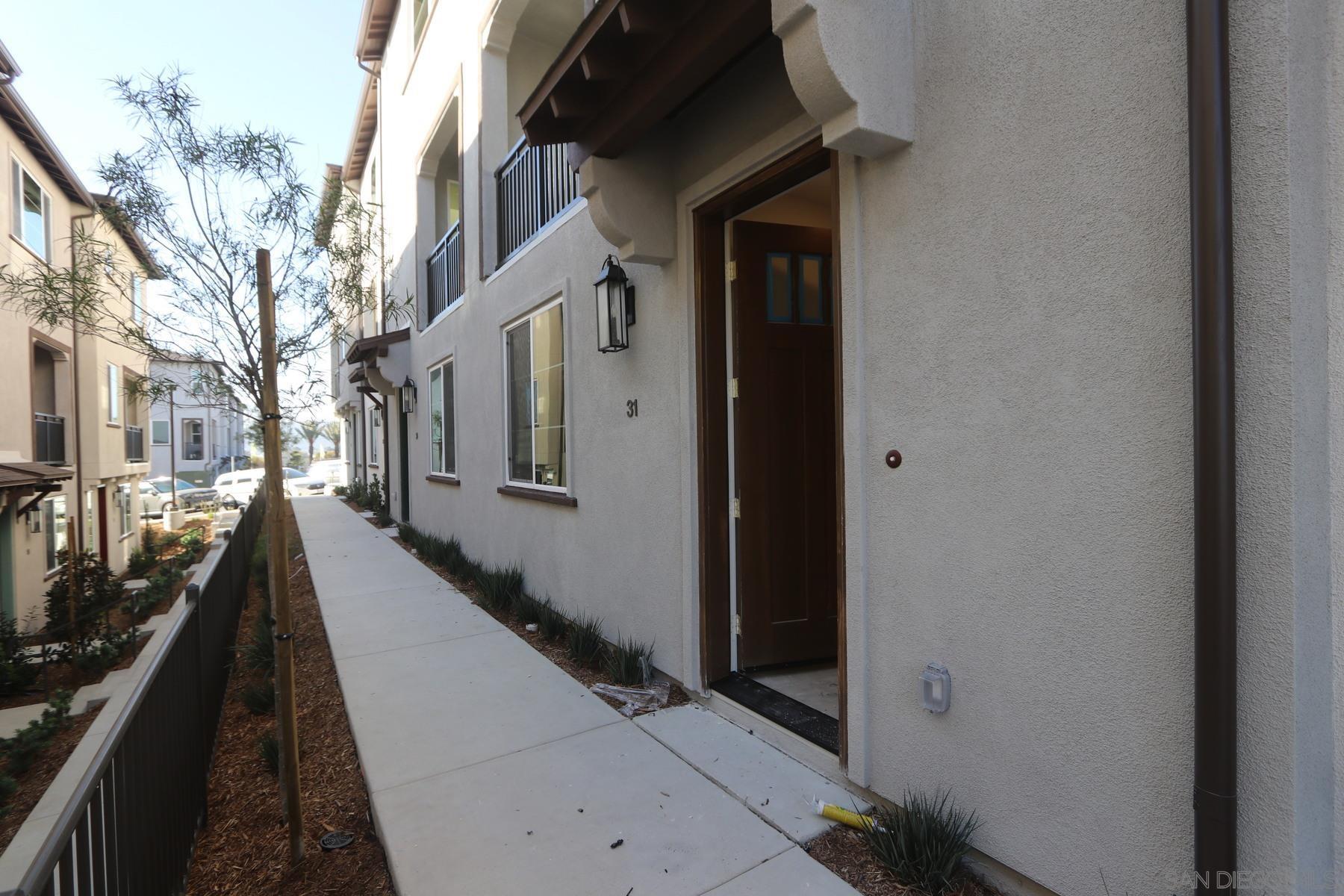 Detail Gallery Image 2 of 7 For 12811  Encantadora Unit 31  #UNIT 31,  San Diego,  CA 92129 - 3 Beds | 3/1 Baths