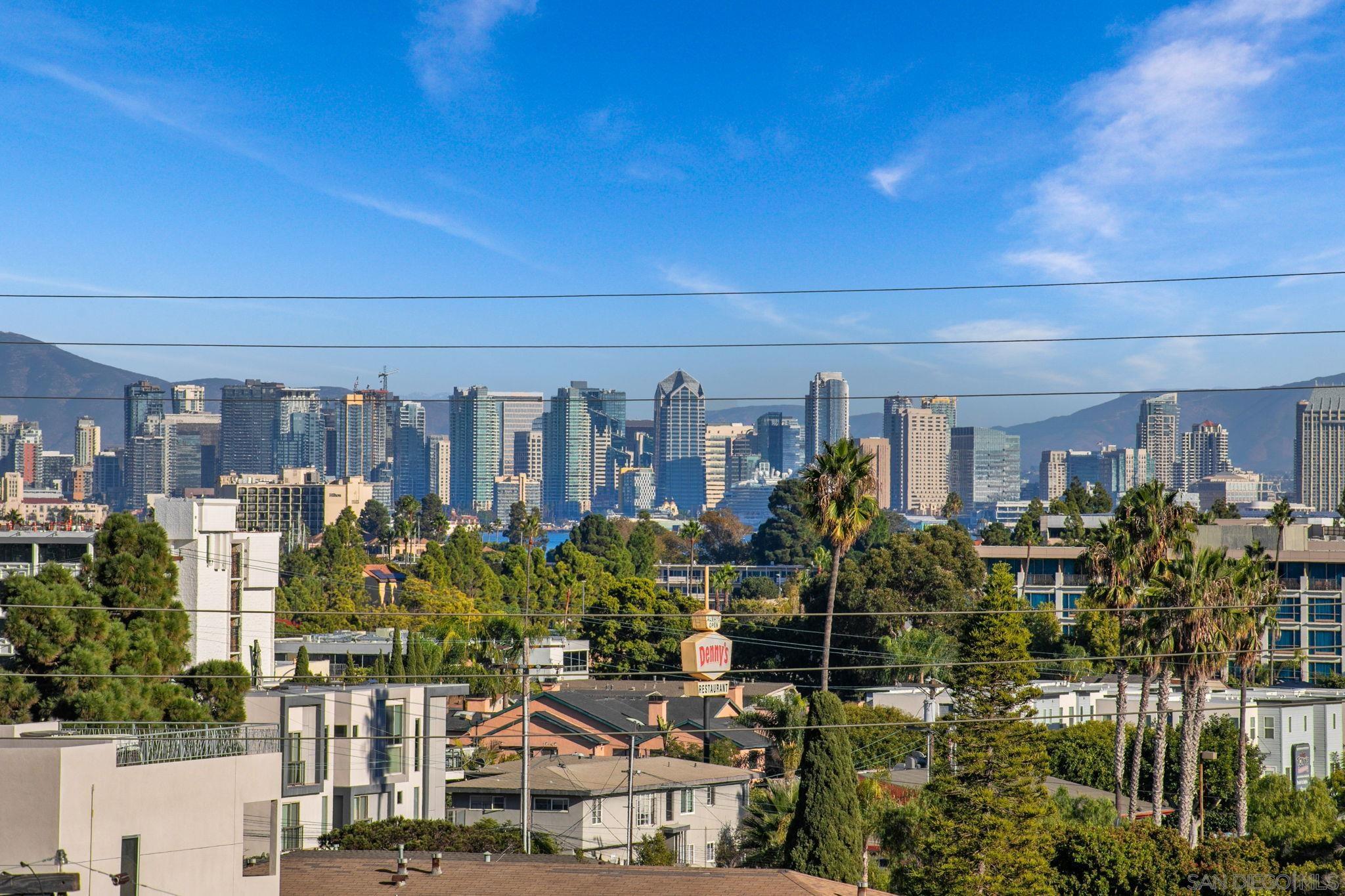 Detail Gallery Image 9 of 58 For 1525  Willow St, San Diego,  CA 92106 - 4 Beds | 4 Baths