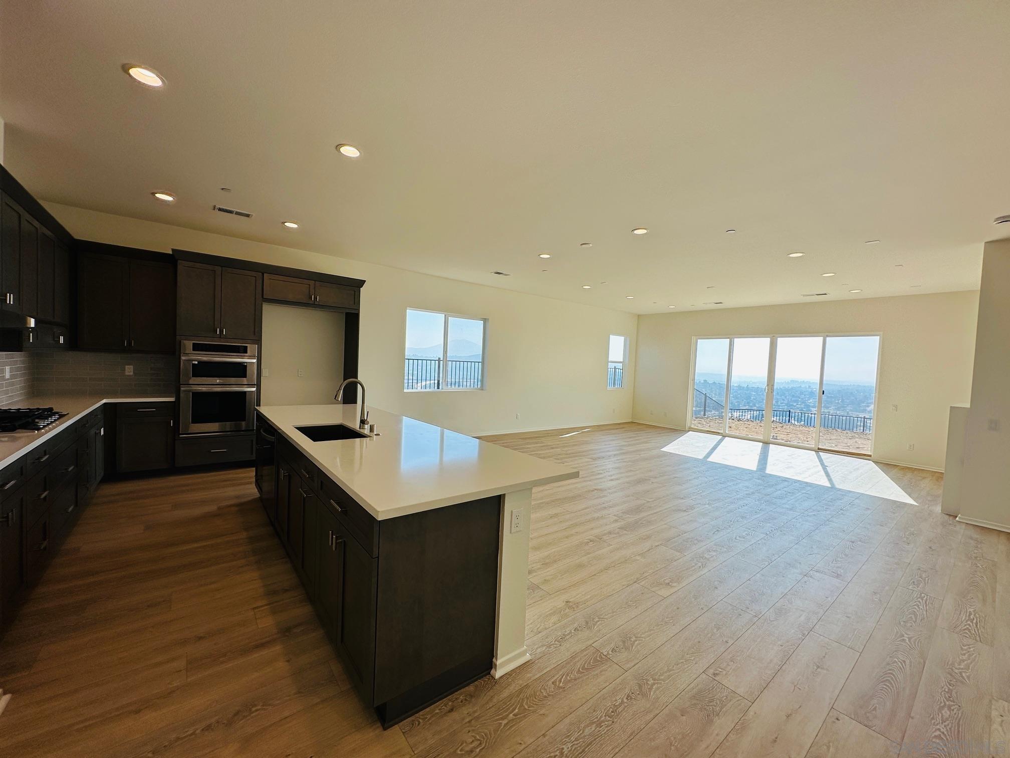 Detail Gallery Image 4 of 24 For 7845  La Mesa Summit Dr, La Mesa,  CA 91941 - 3 Beds | 3/1 Baths