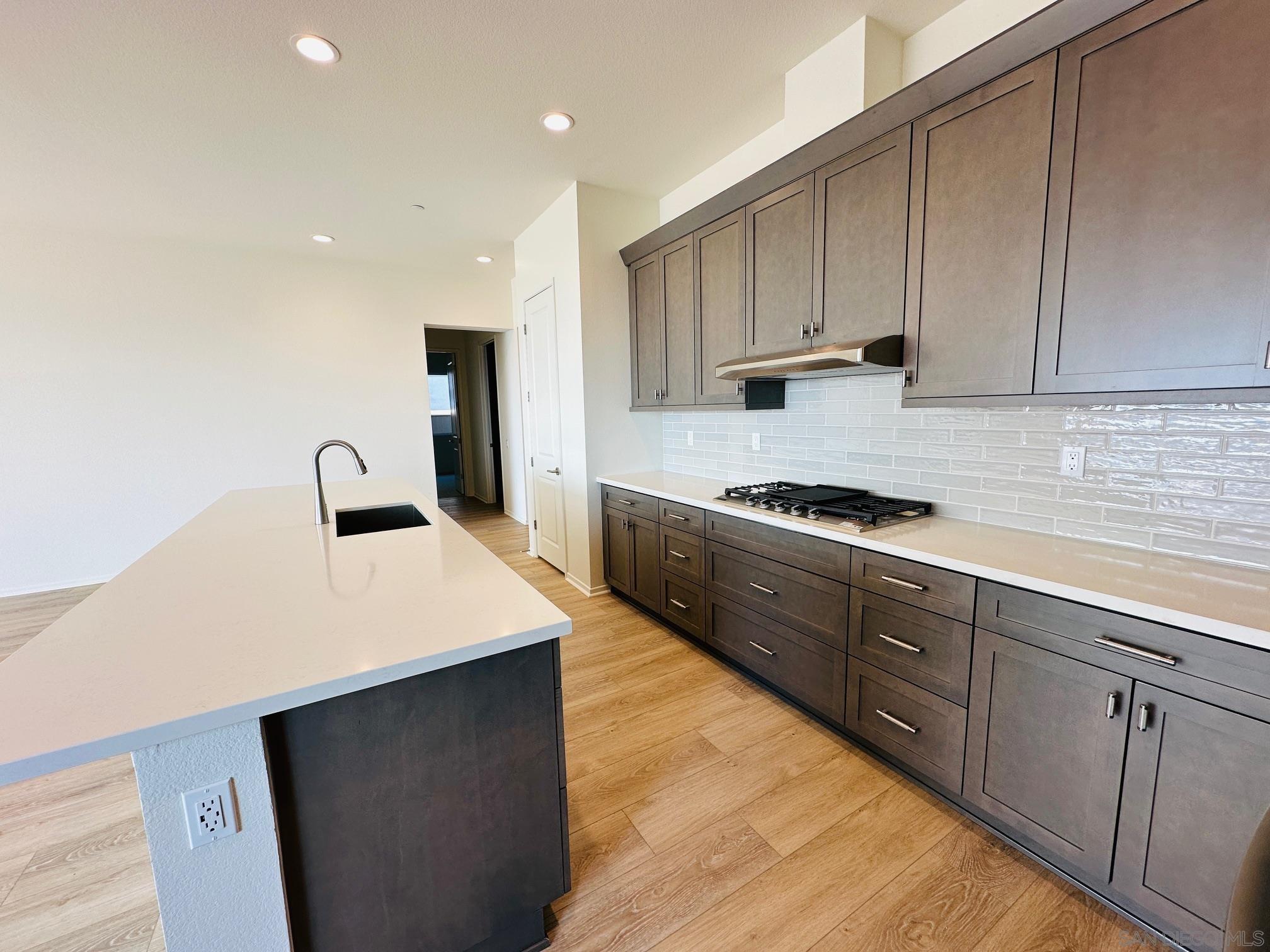 Detail Gallery Image 5 of 24 For 7845  La Mesa Summit Dr, La Mesa,  CA 91941 - 3 Beds | 3/1 Baths