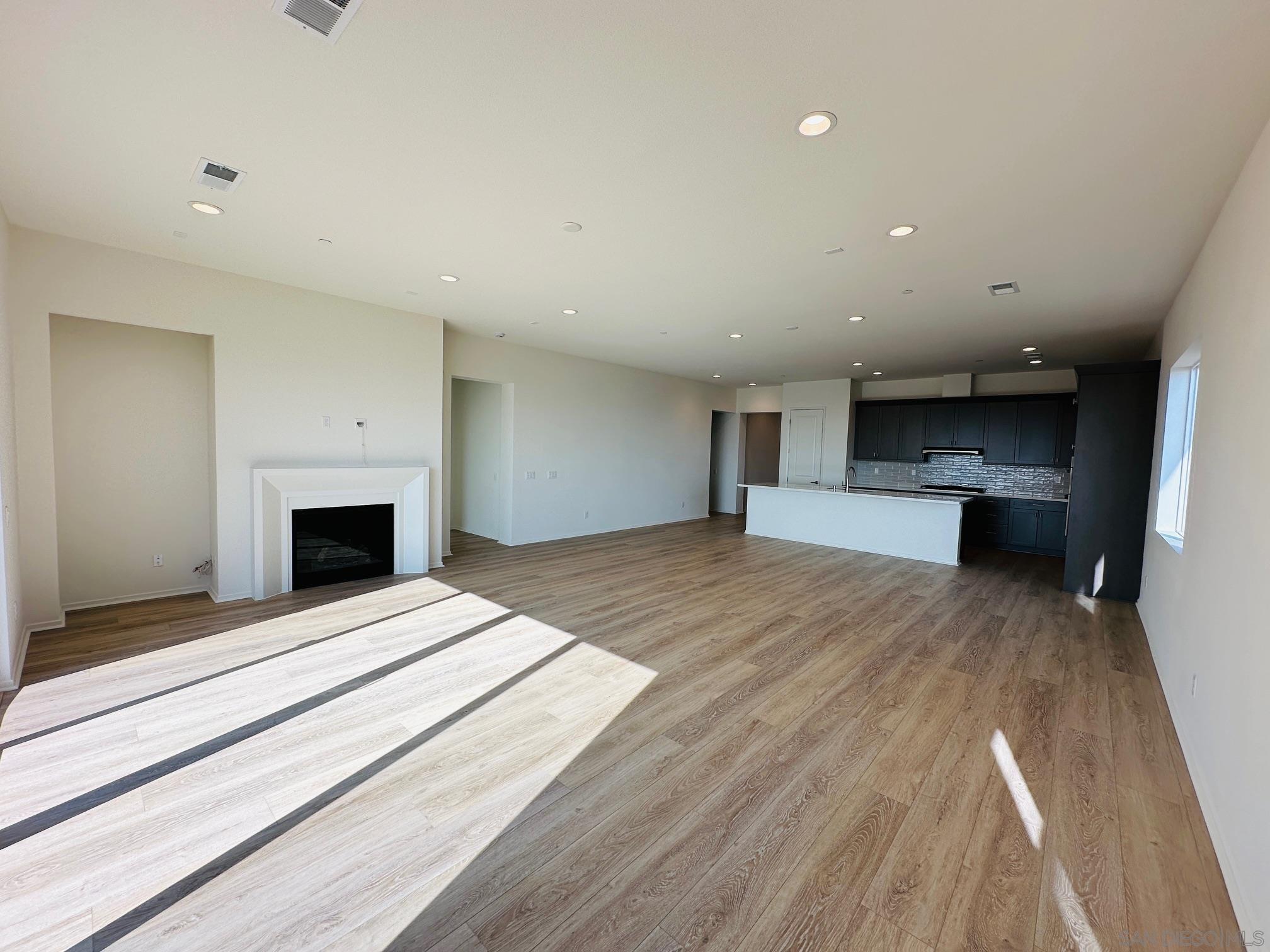 Detail Gallery Image 8 of 24 For 7845  La Mesa Summit Dr, La Mesa,  CA 91941 - 3 Beds | 3/1 Baths